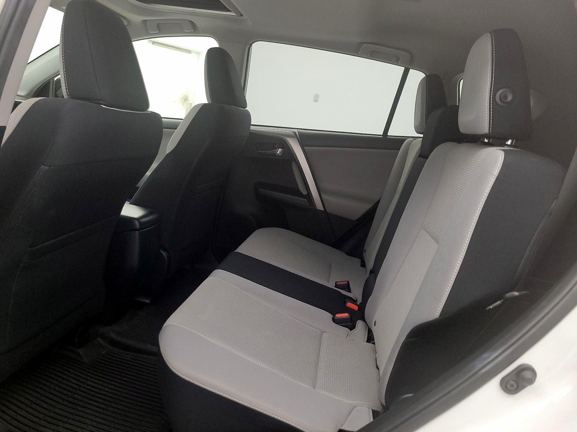 Thumbnail: 2017 Toyota RAV4 - 20