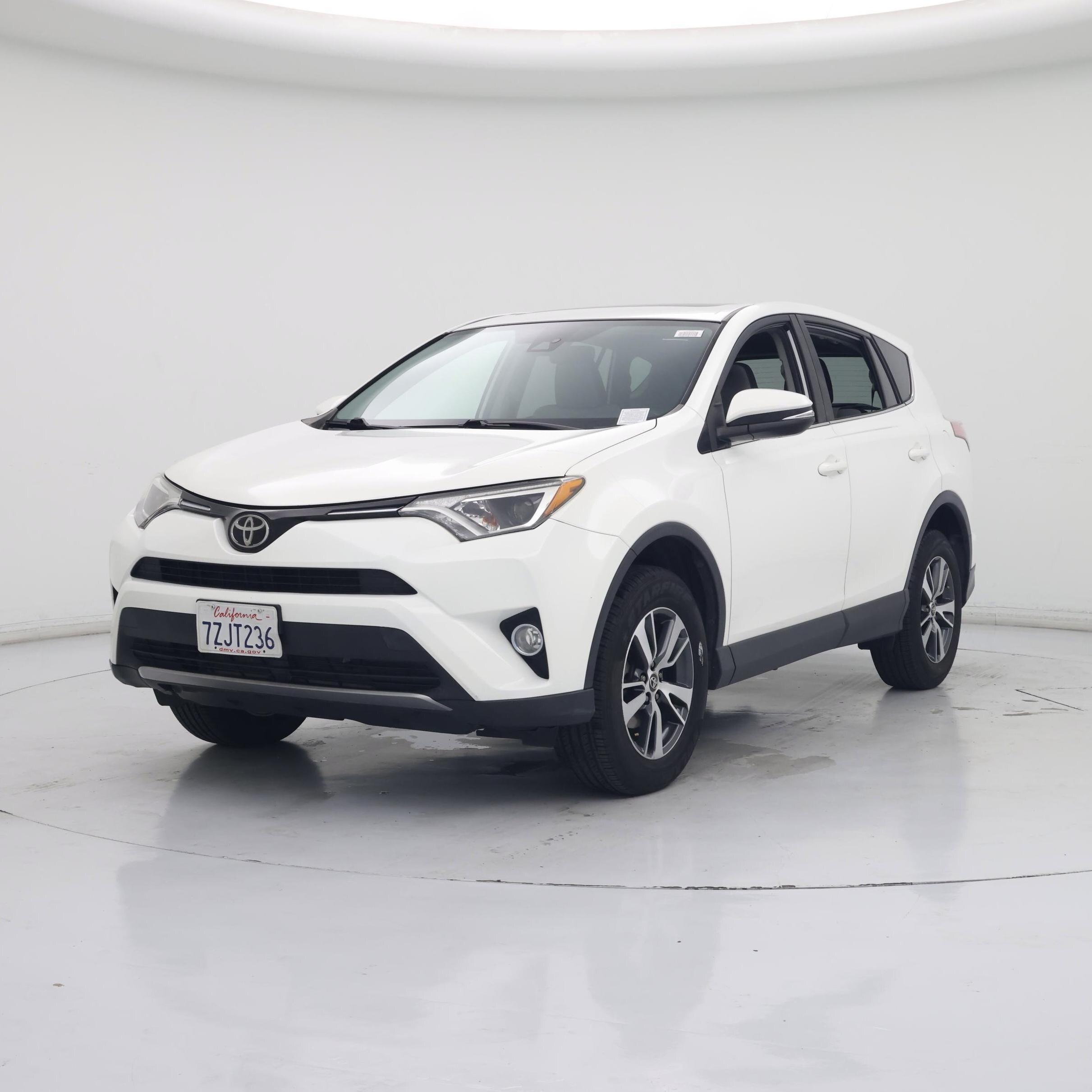 Thumbnail: 2017 Toyota RAV4 - 4