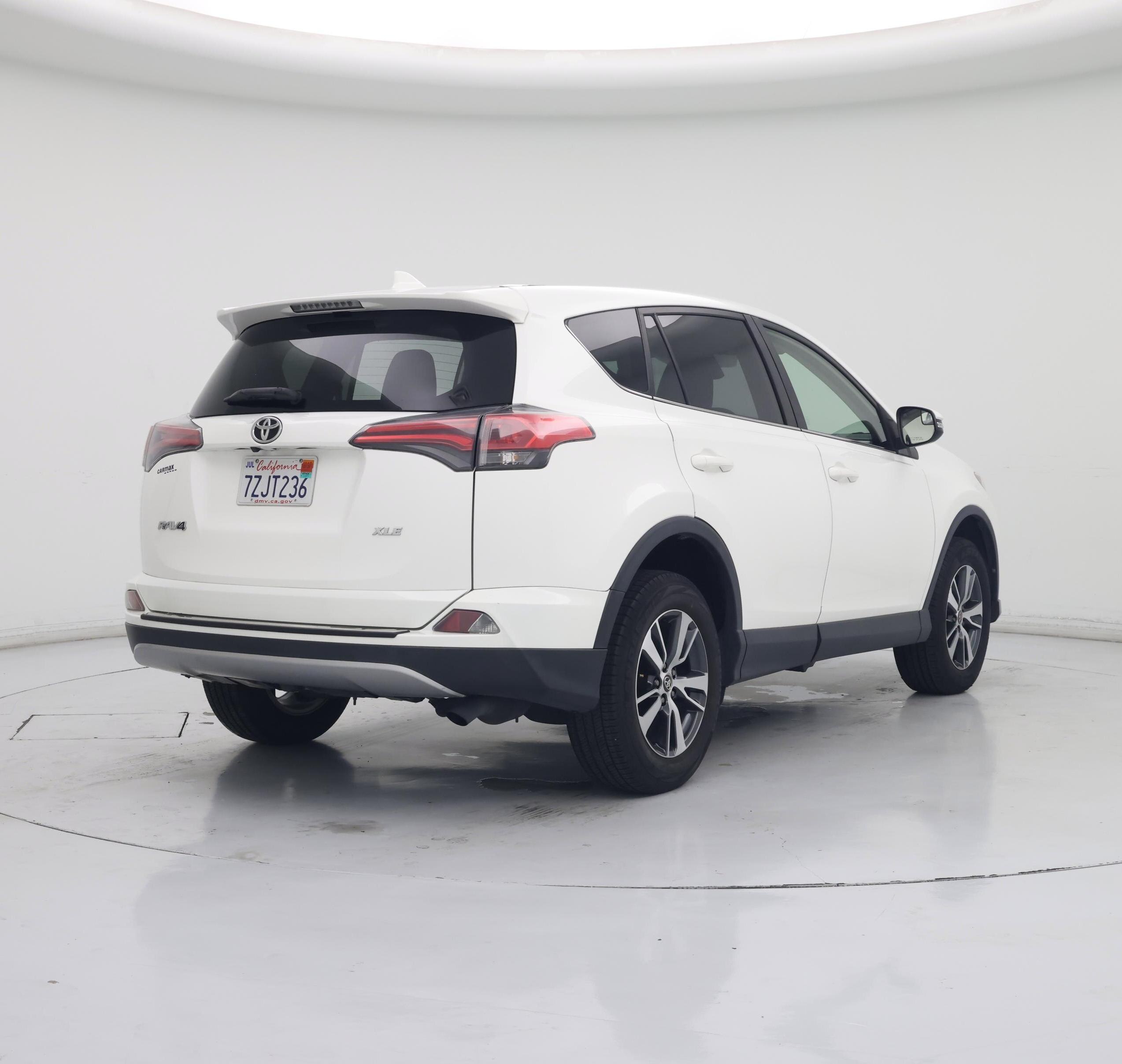 Thumbnail: 2017 Toyota RAV4 - 8