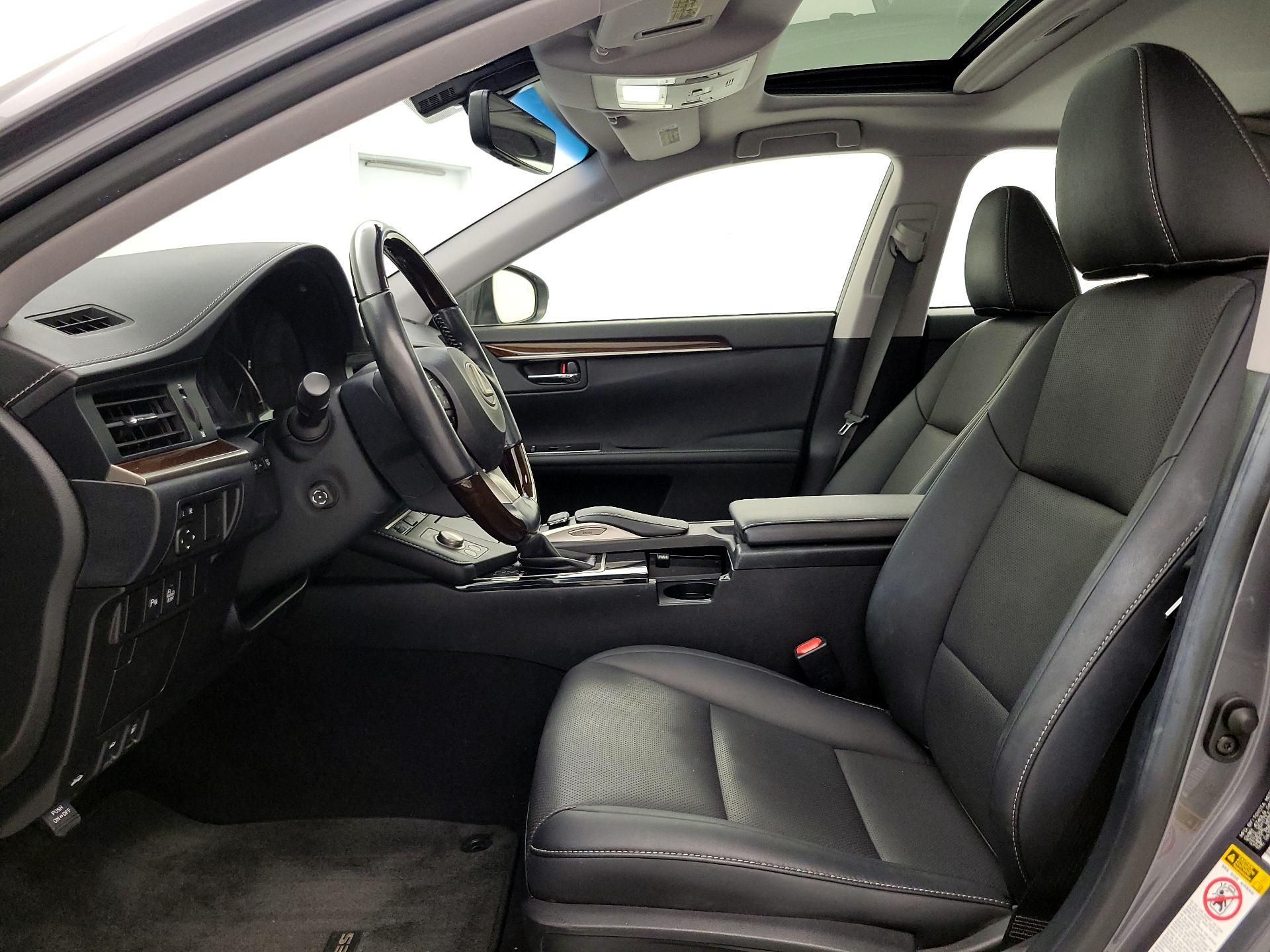 Thumbnail: 2016 Lexus ES - 11