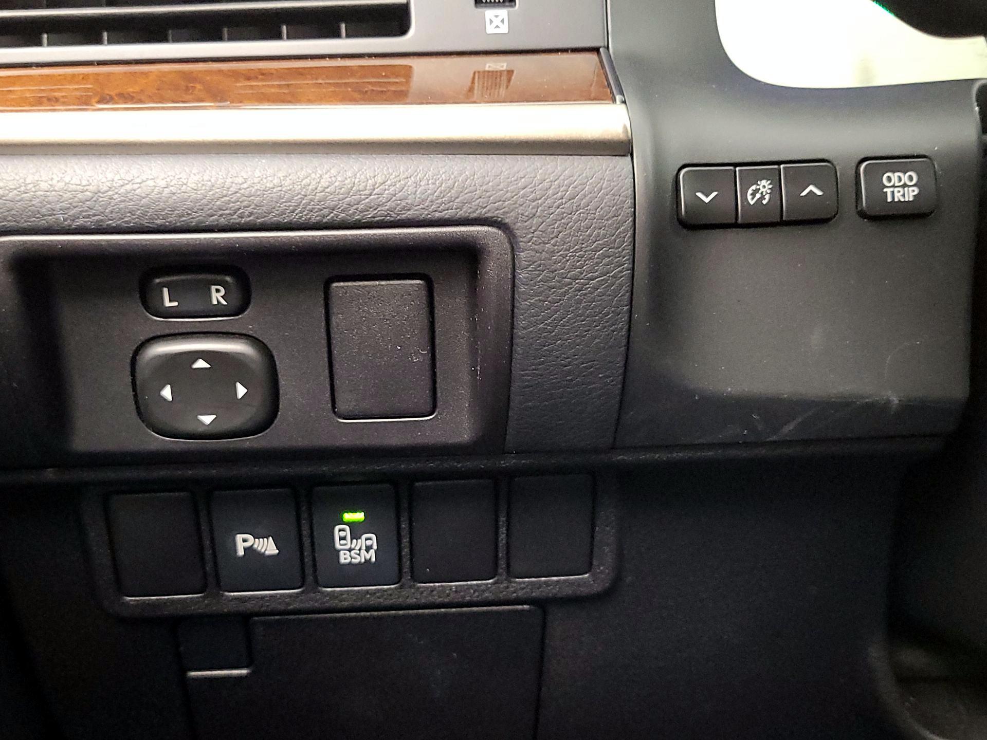 Thumbnail: 2016 Lexus ES - 13