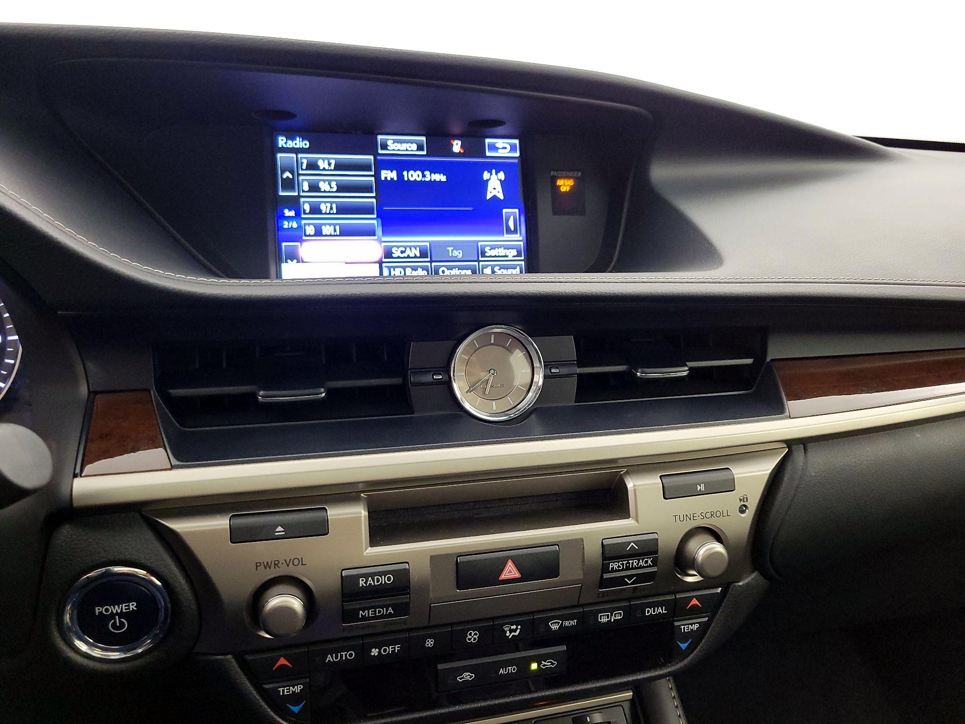 Thumbnail: 2016 Lexus ES - 16