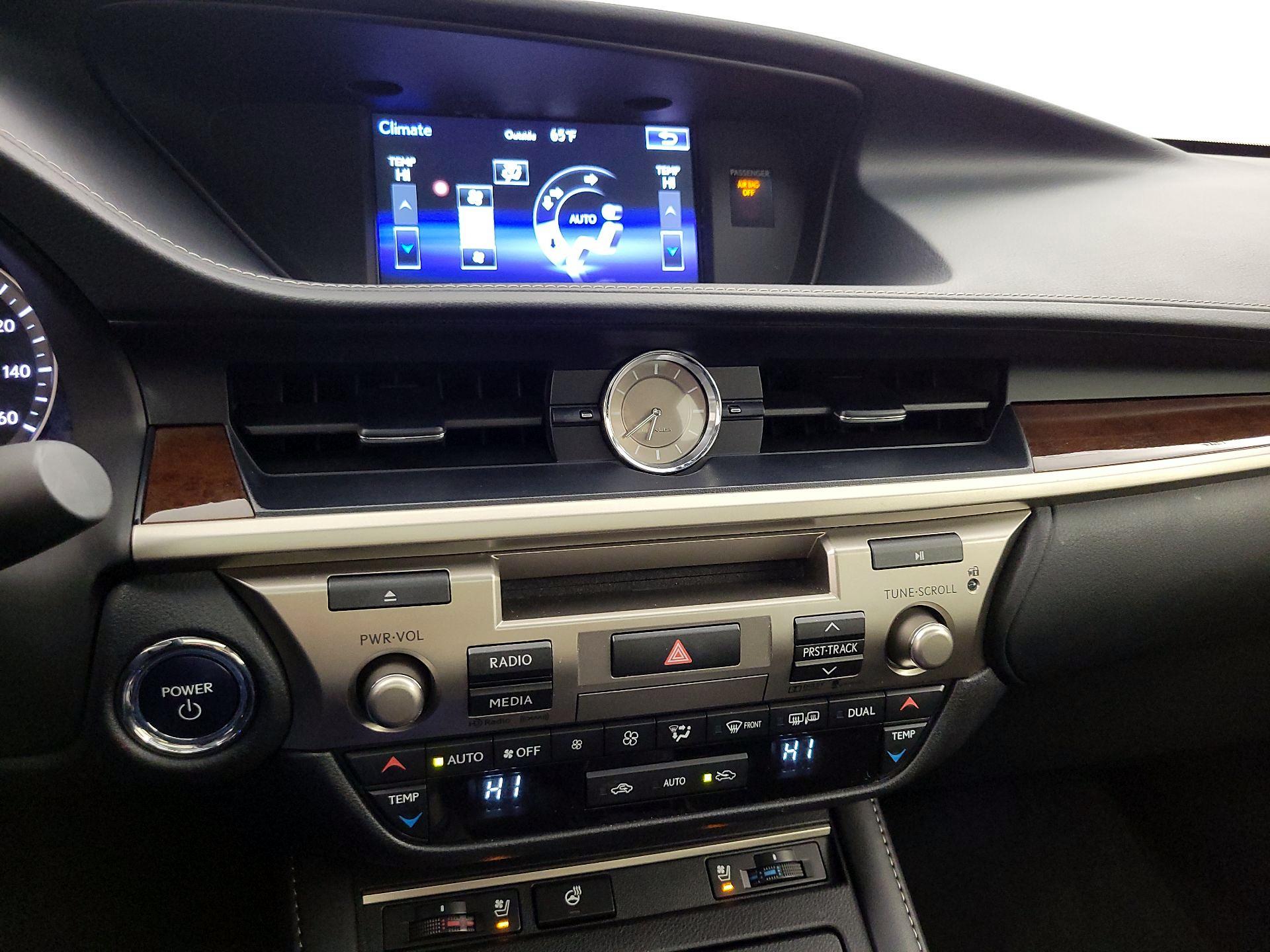 Thumbnail: 2016 Lexus ES - 17