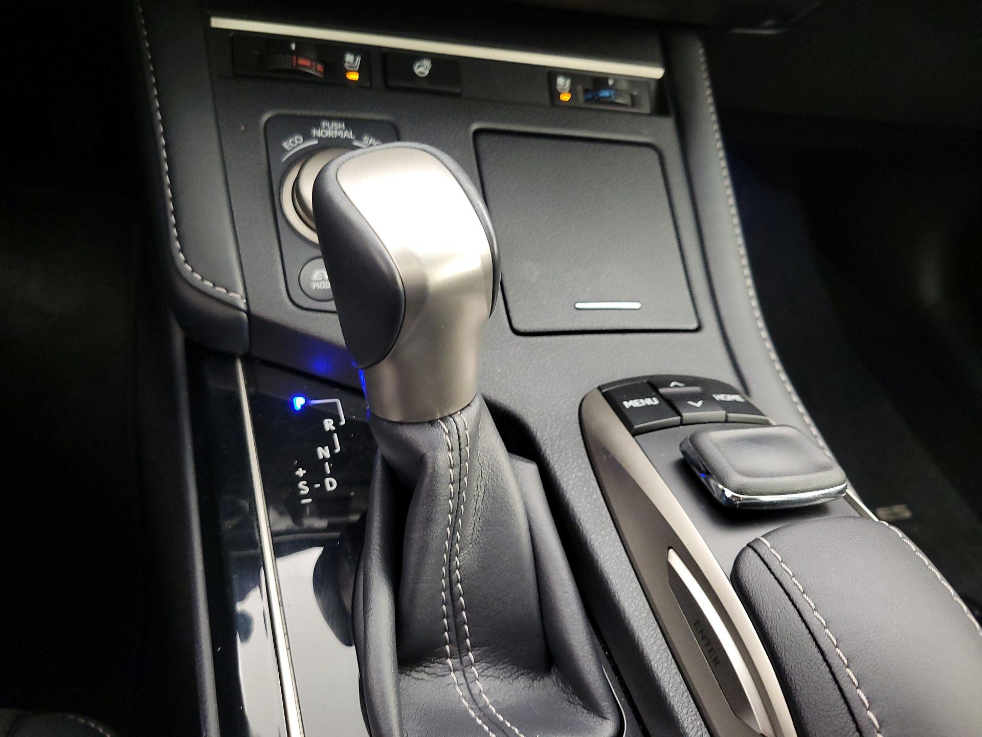 Thumbnail: 2016 Lexus ES - 18