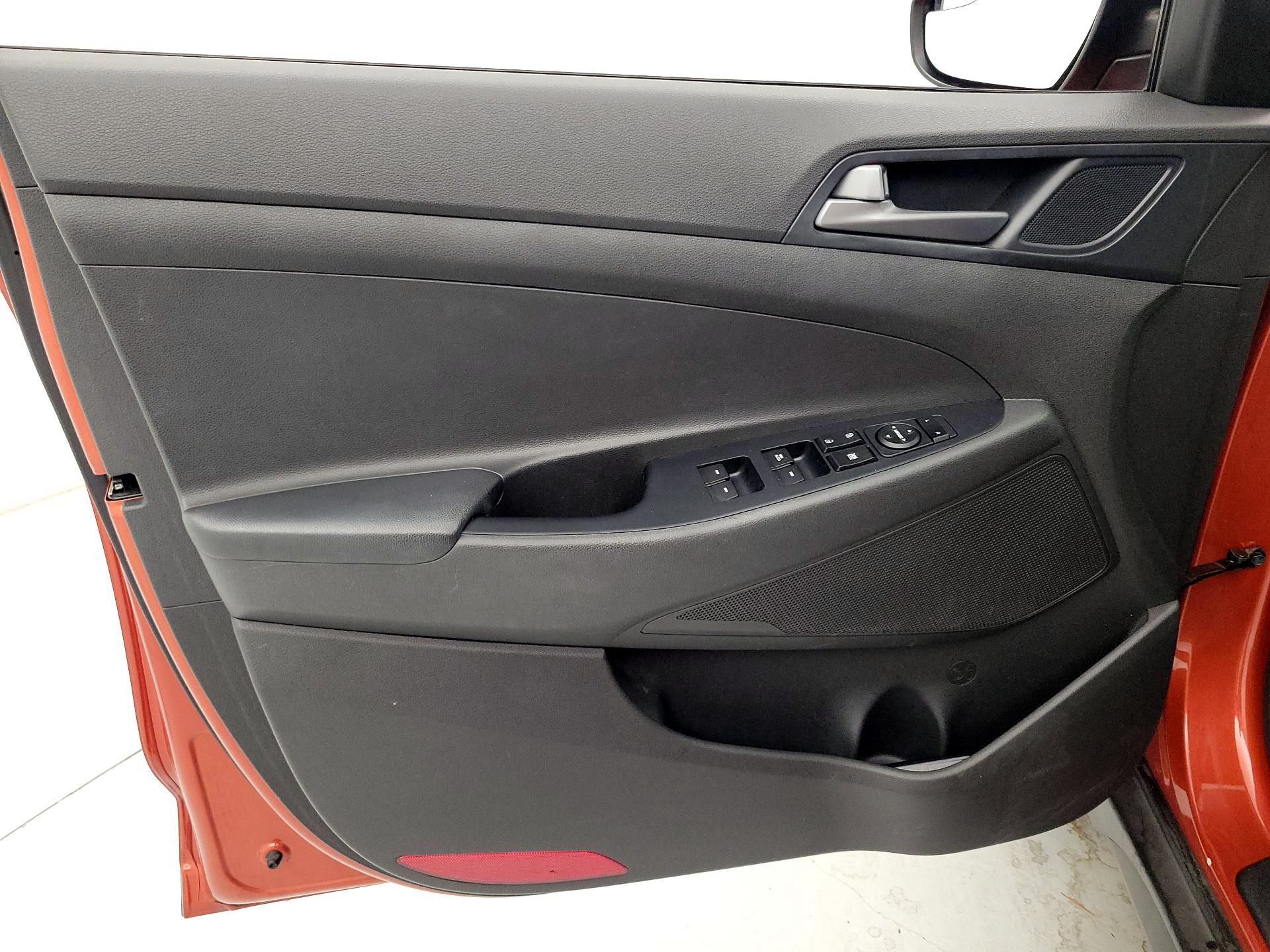 Thumbnail: 2016 Hyundai Tucson - 12