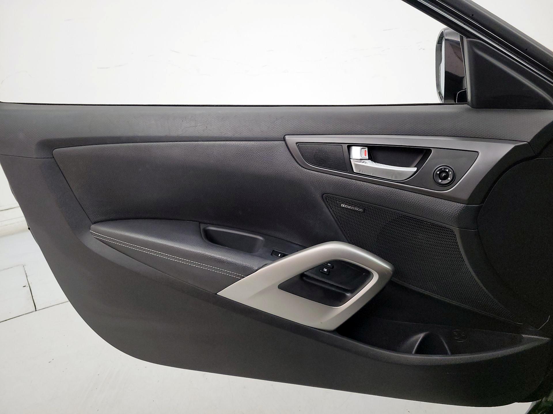 Thumbnail: 2017 Hyundai Veloster - 12