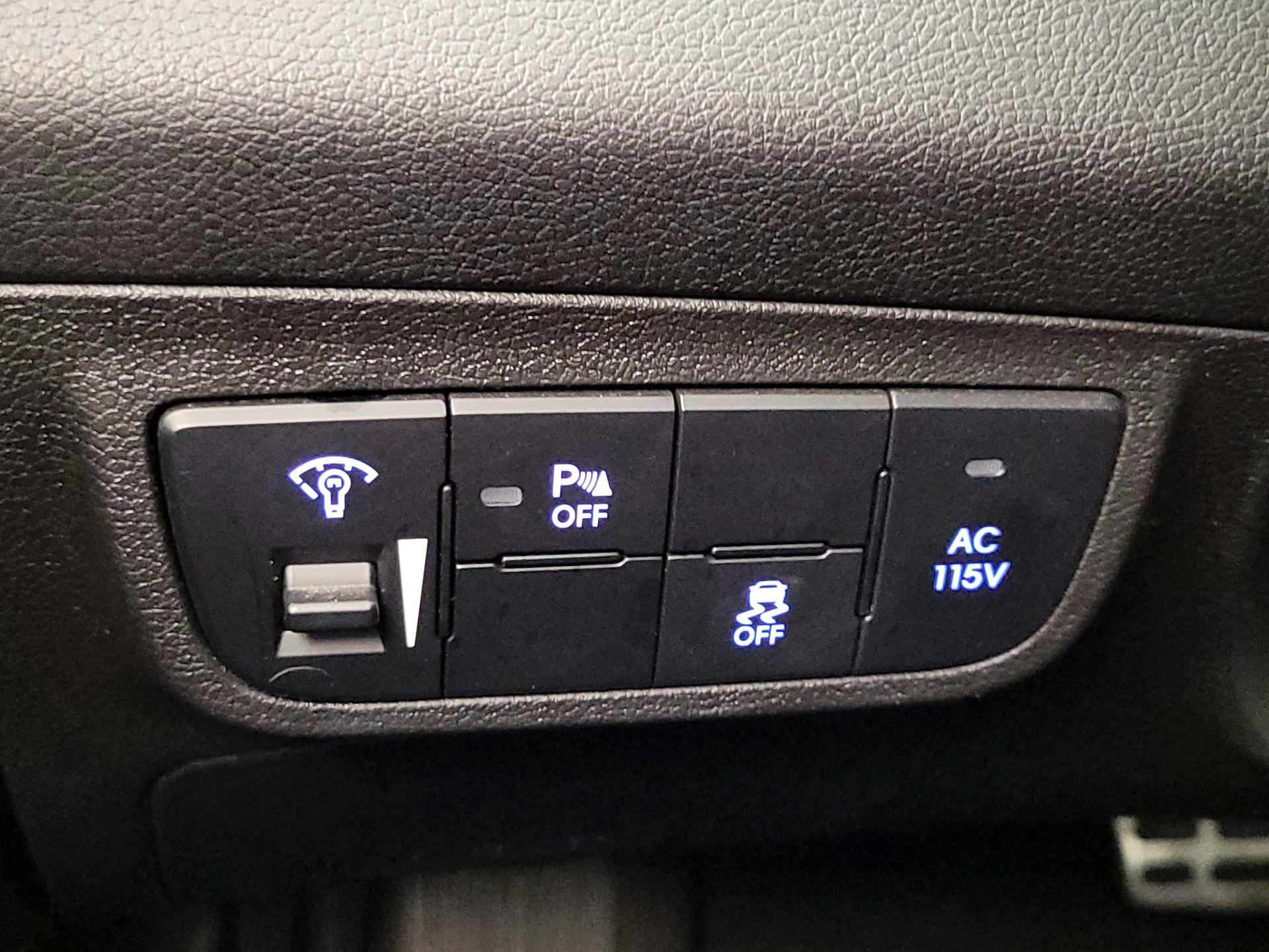 Thumbnail: 2017 Hyundai Veloster - 13