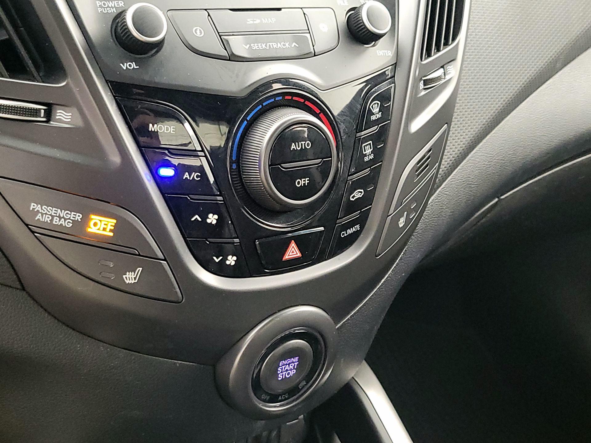 Thumbnail: 2017 Hyundai Veloster - 16