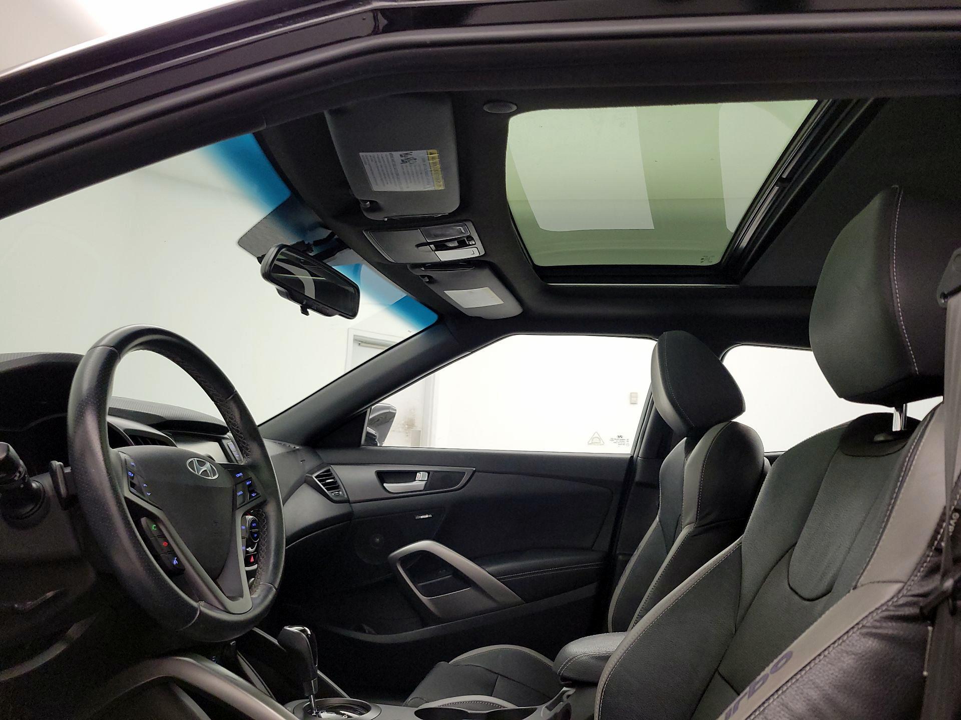 Thumbnail: 2017 Hyundai Veloster - 18