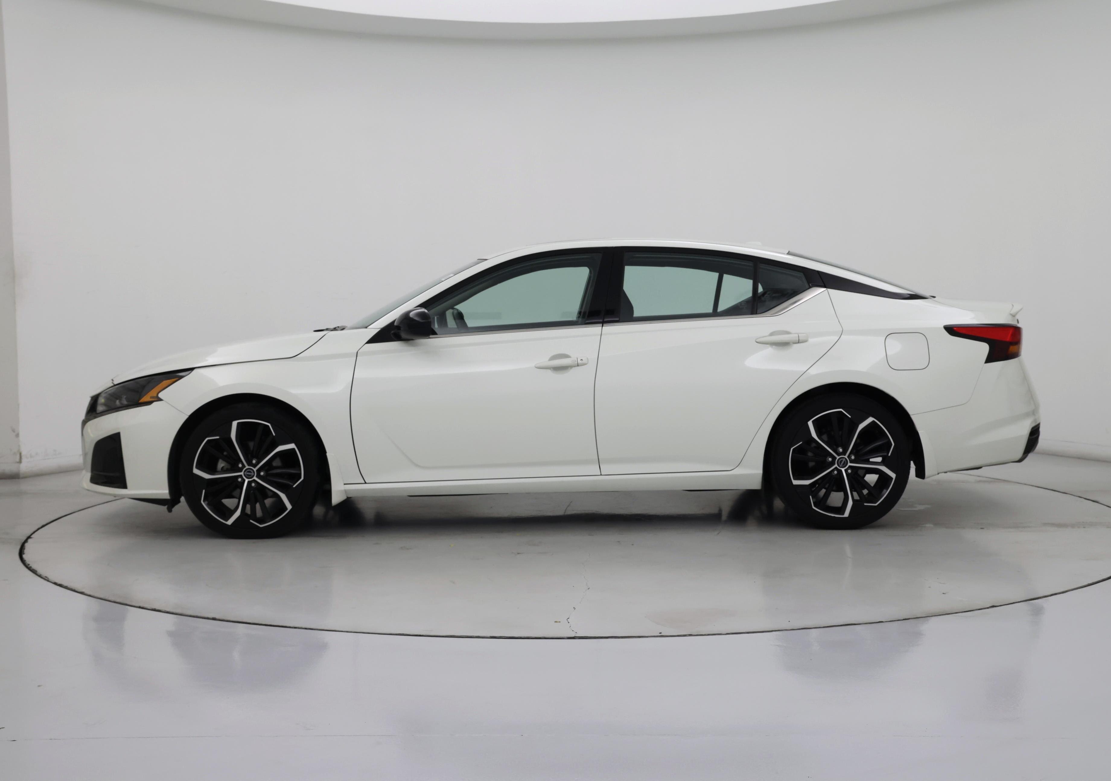 Thumbnail: 2023 Nissan Altima - 3