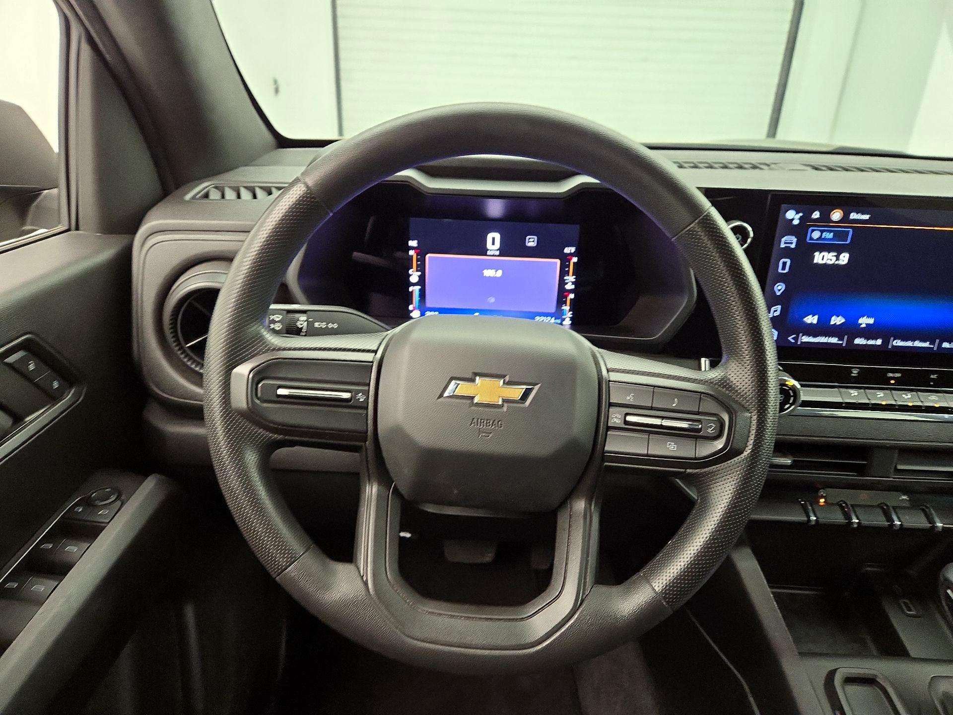 Thumbnail: 2023 Chevrolet Colorado - 10