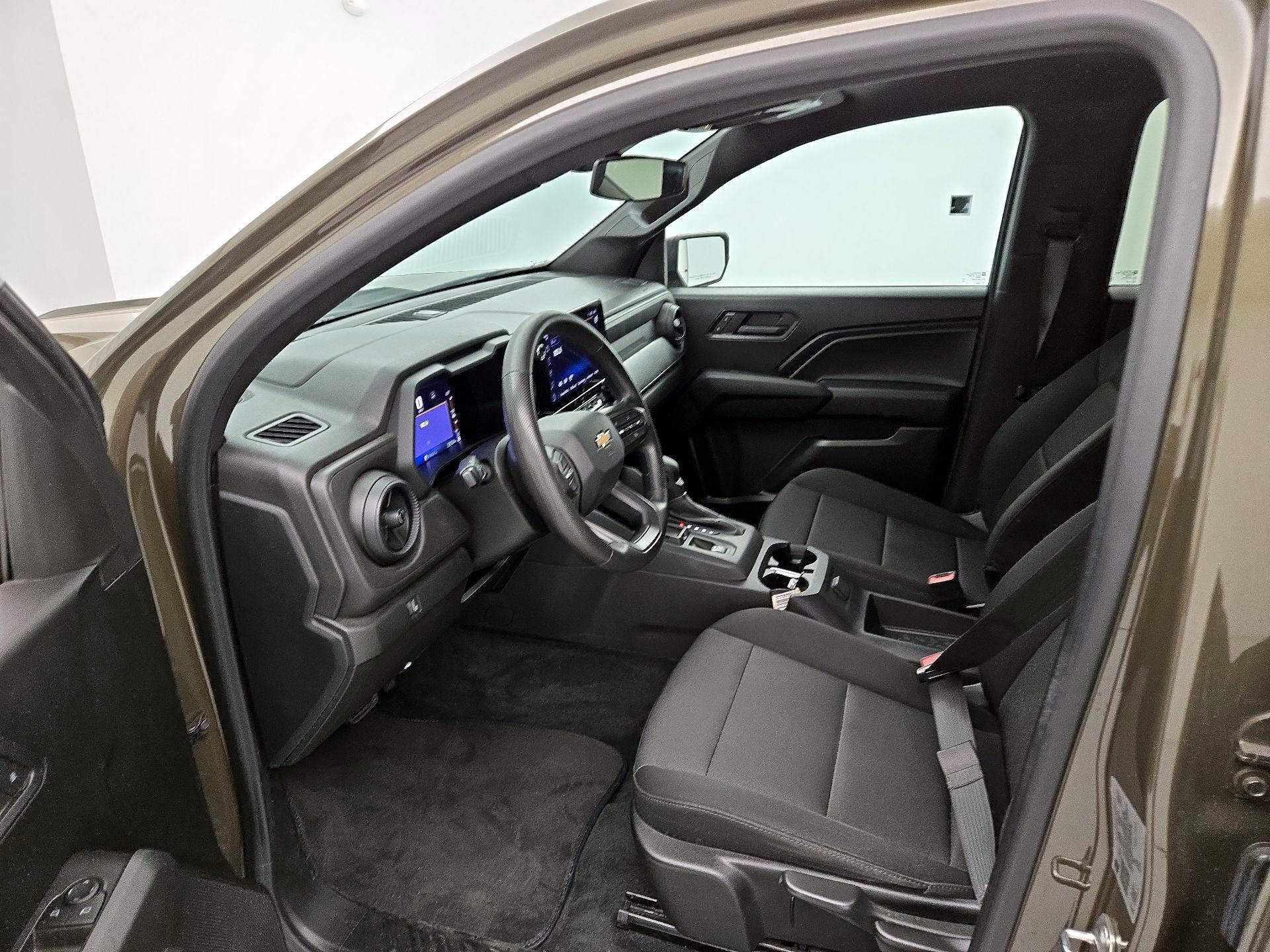 Thumbnail: 2023 Chevrolet Colorado - 11