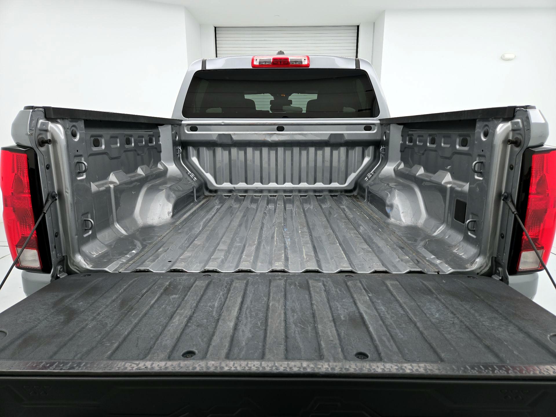 Thumbnail: 2023 Chevrolet Colorado - 12