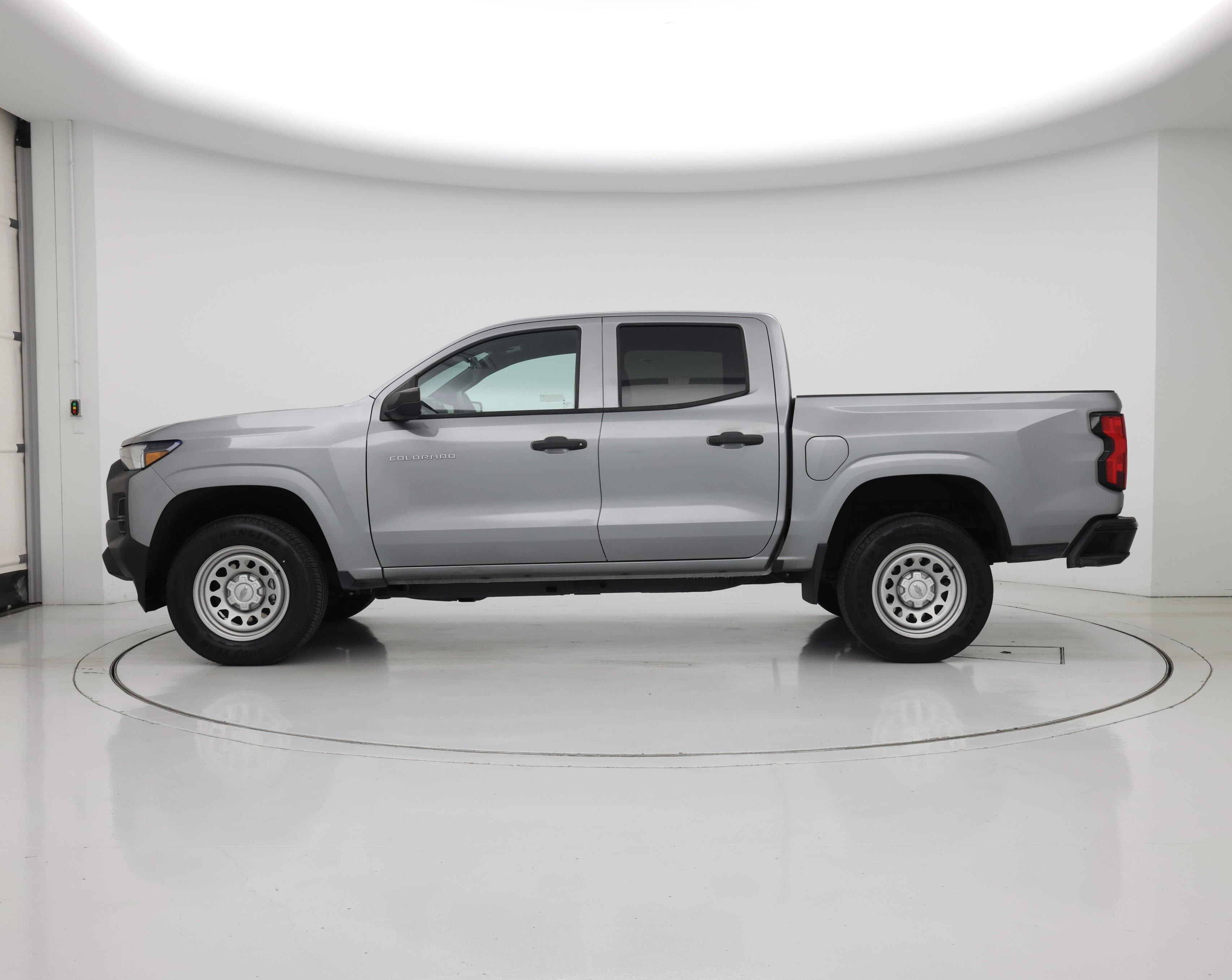 Thumbnail: 2023 Chevrolet Colorado - 3