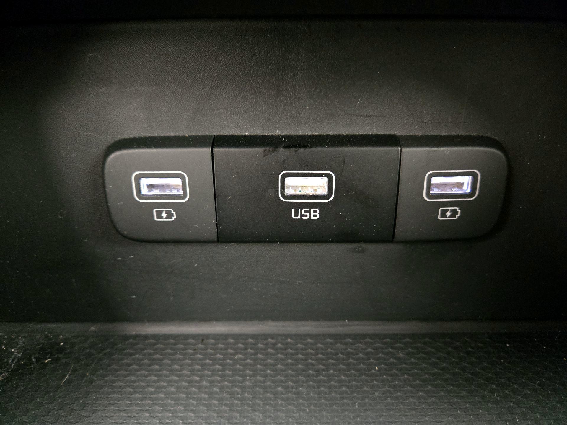 Thumbnail: 2024 Kia Carnival - 18