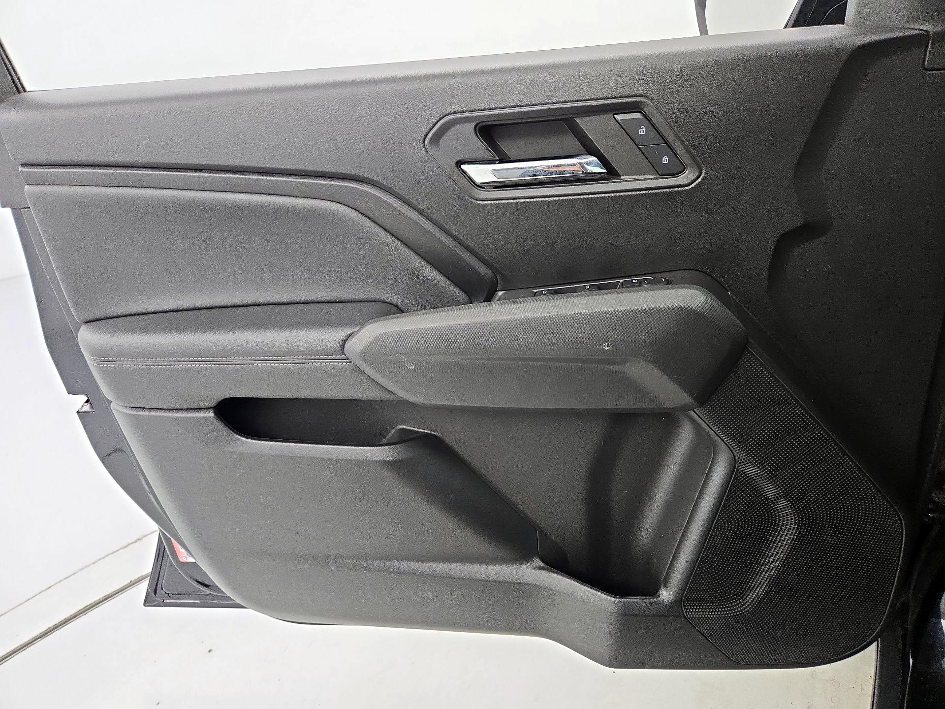 Thumbnail: 2023 Chevrolet Colorado - 12