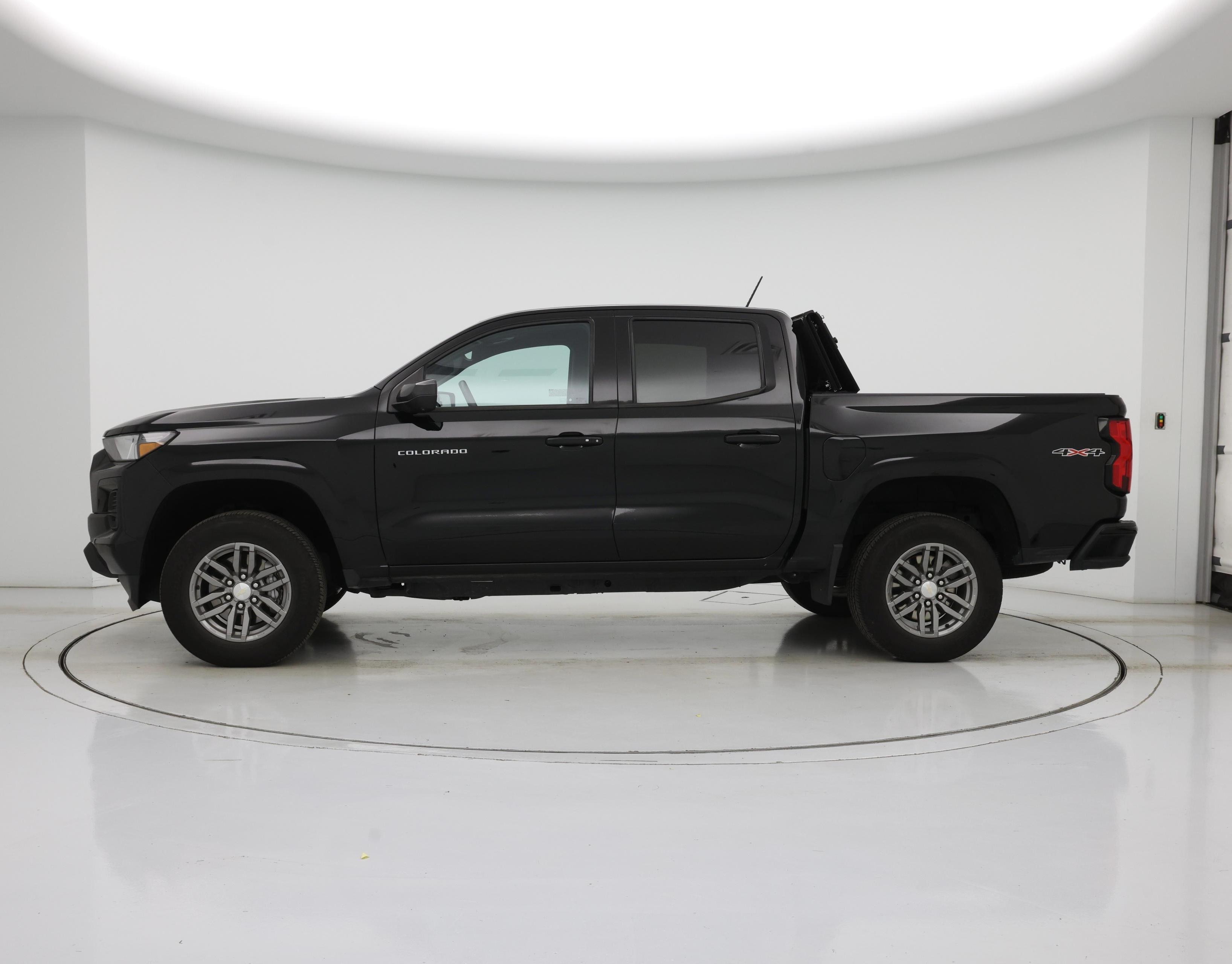 Thumbnail: 2023 Chevrolet Colorado - 3