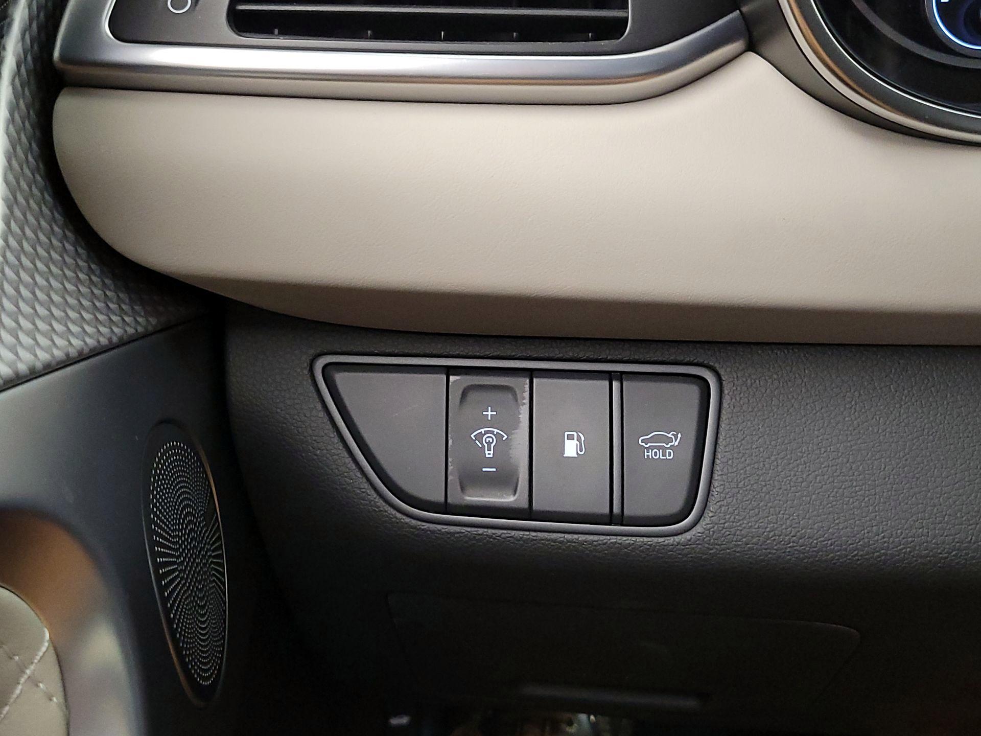 Thumbnail: 2023 Genesis G70 - 13