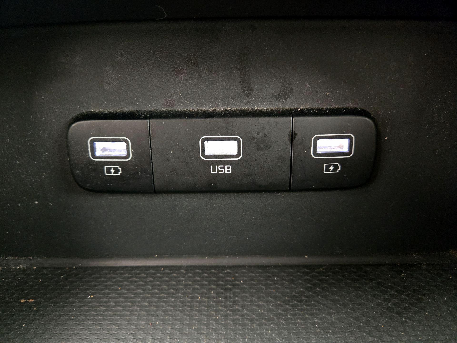 Thumbnail: 2024 Kia Carnival - 18