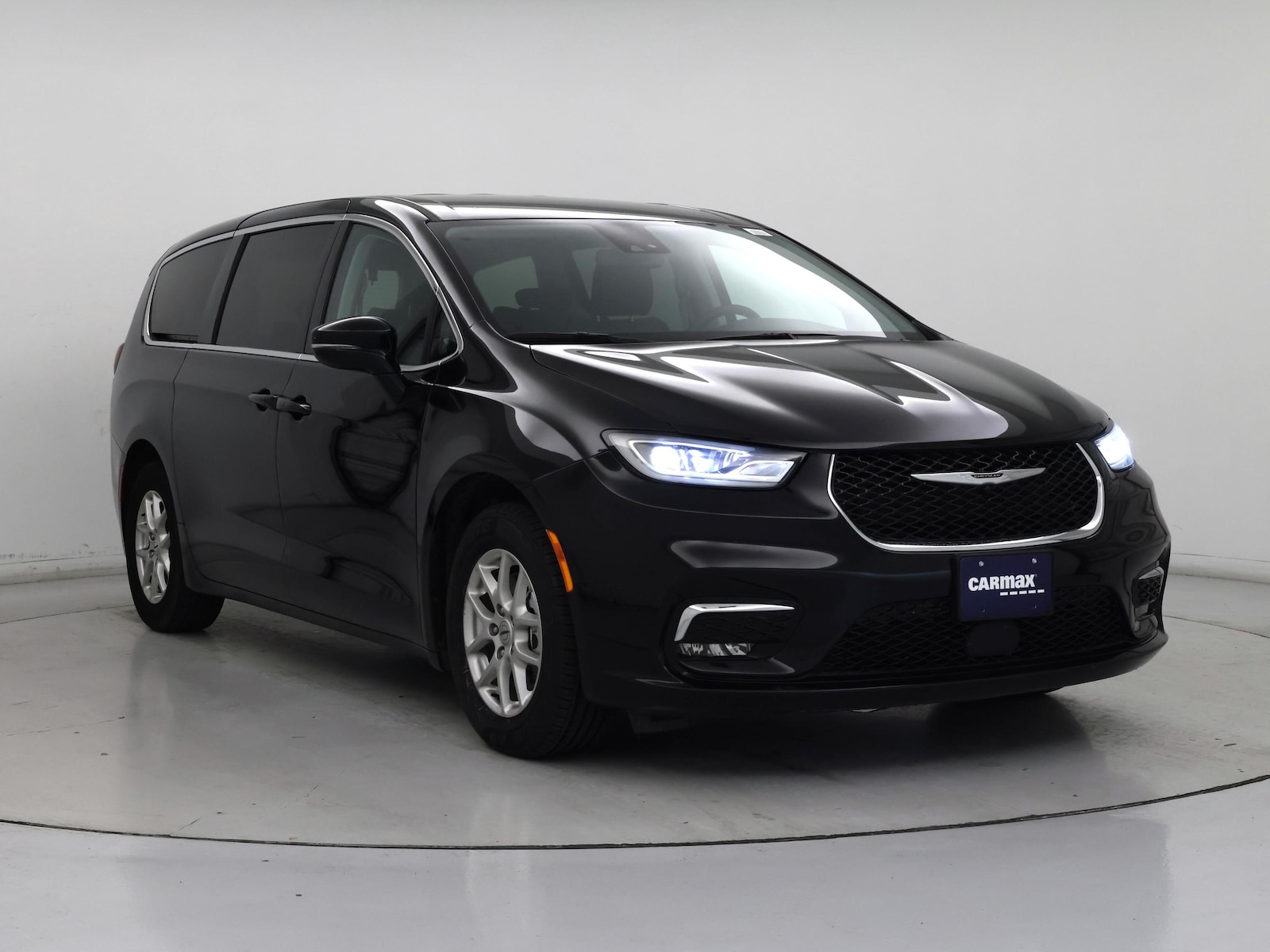 2024 Chrysler Pacifica Touring L - Photo 2