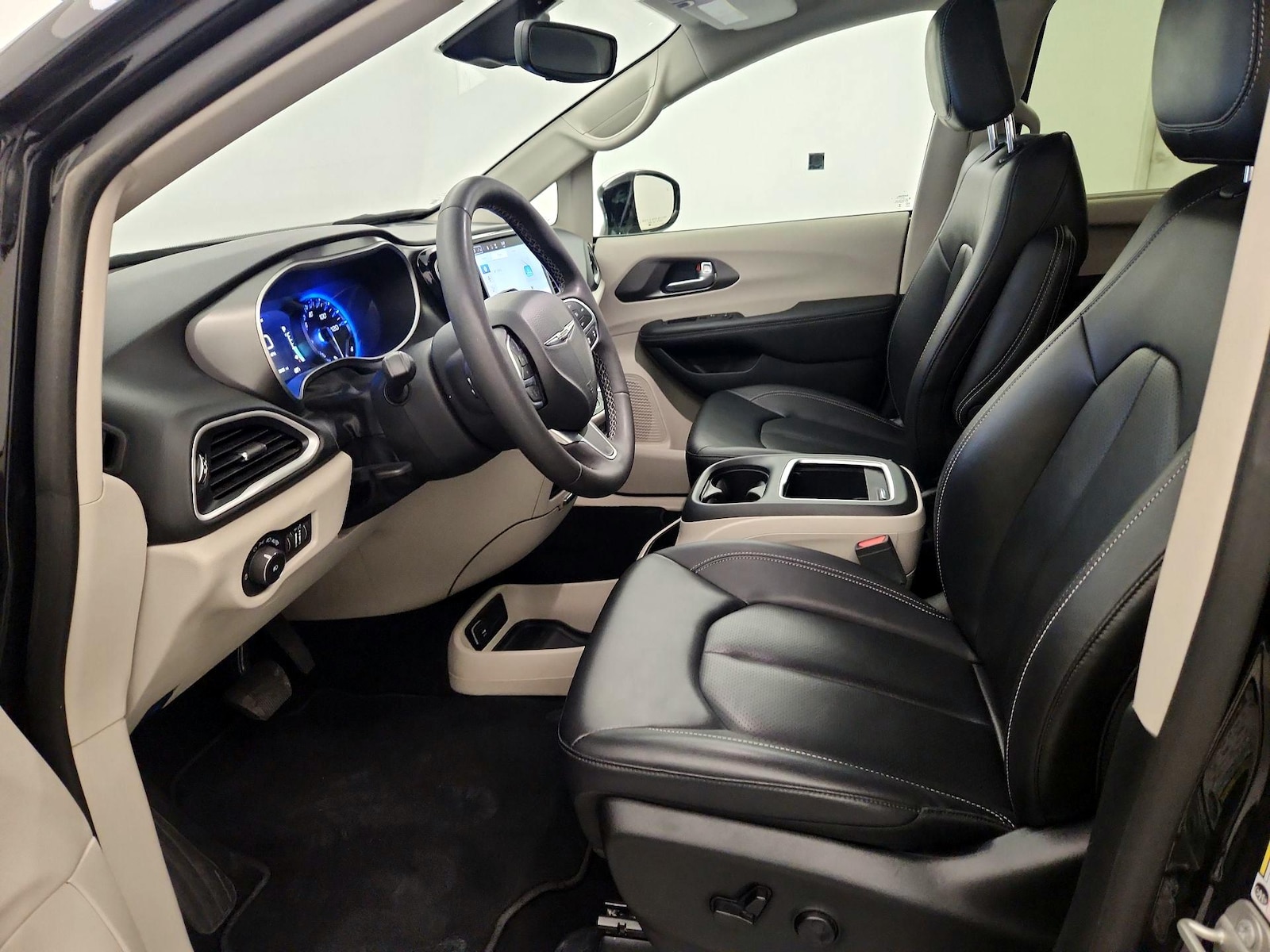 2024 Chrysler Pacifica Touring L - Photo 12