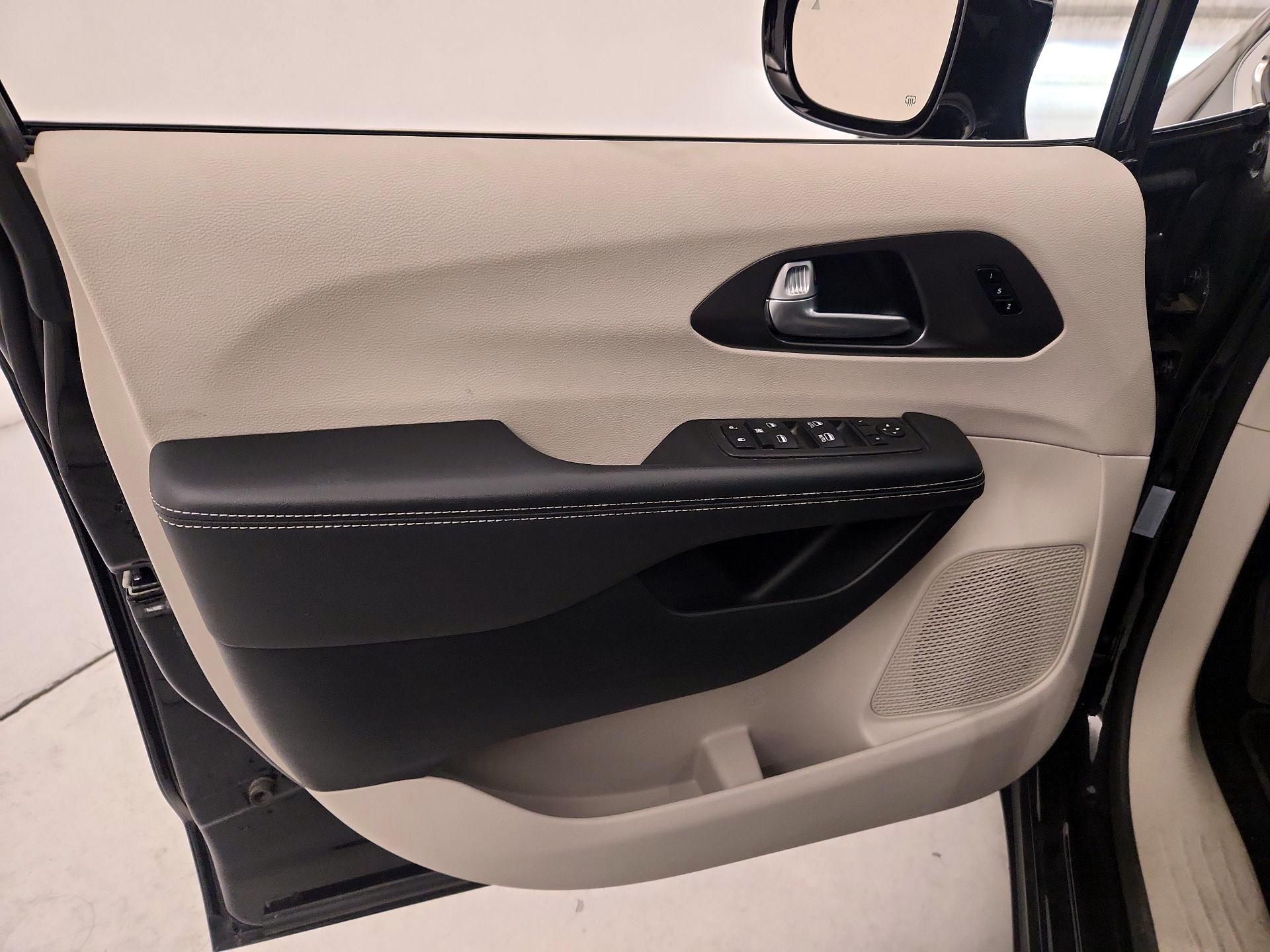 Thumbnail: 2024 Chrysler Pacifica - 12