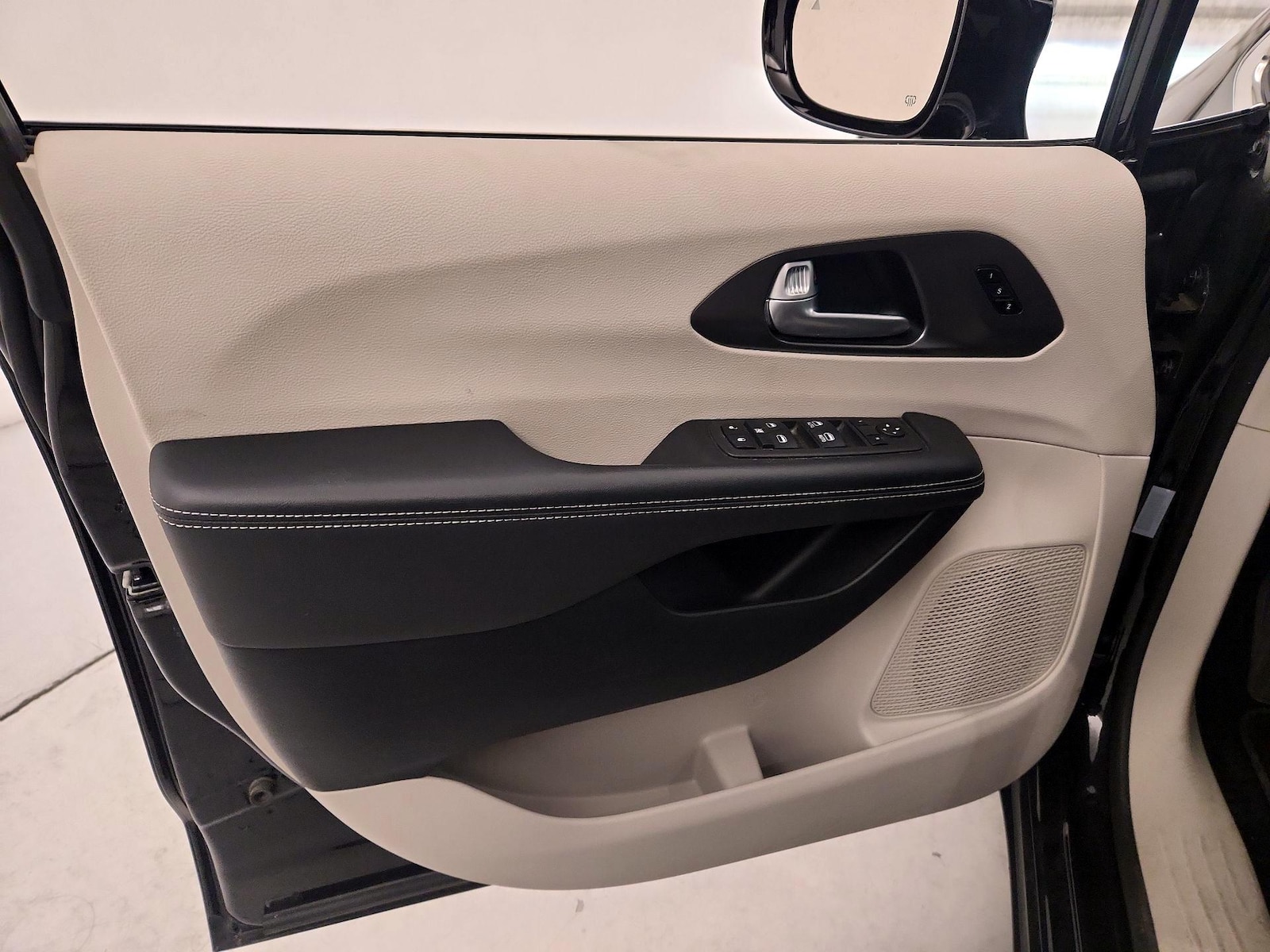 2024 Chrysler Pacifica Touring L - Photo 13