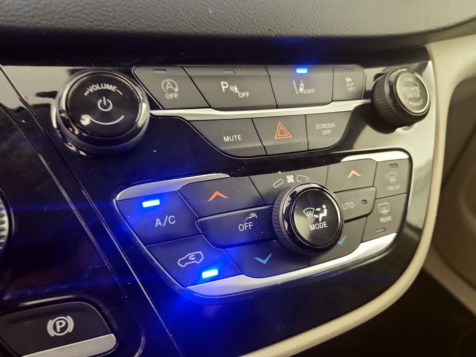 2024 Chrysler Pacifica Touring L - Photo 17
