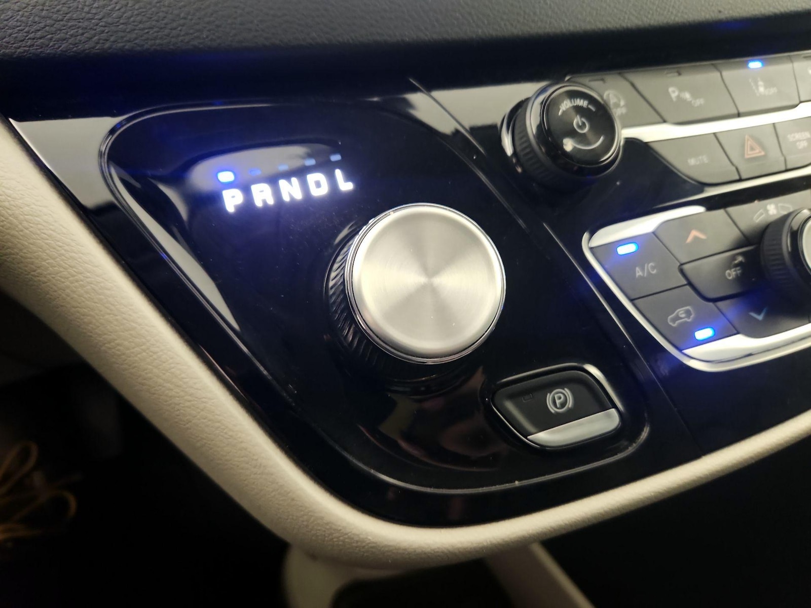 2024 Chrysler Pacifica Touring L - Photo 18