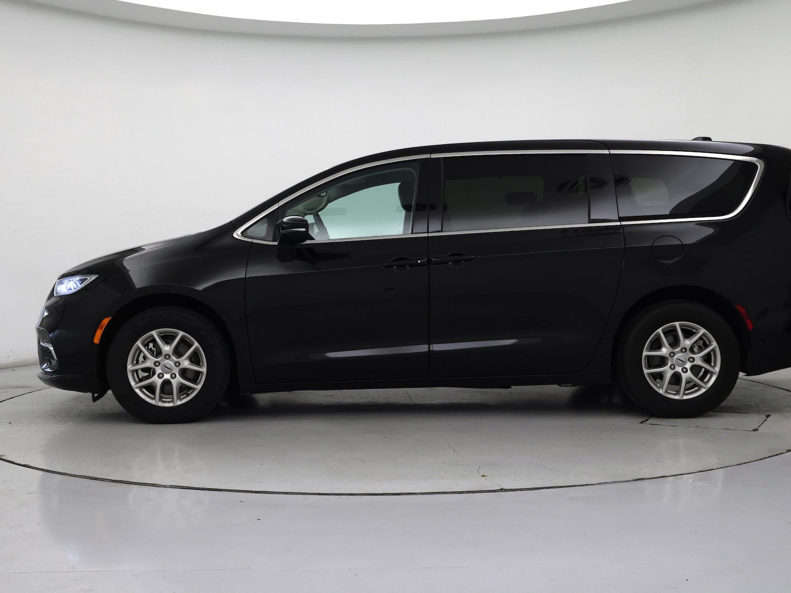 2024 Chrysler Pacifica Touring L - Photo 4