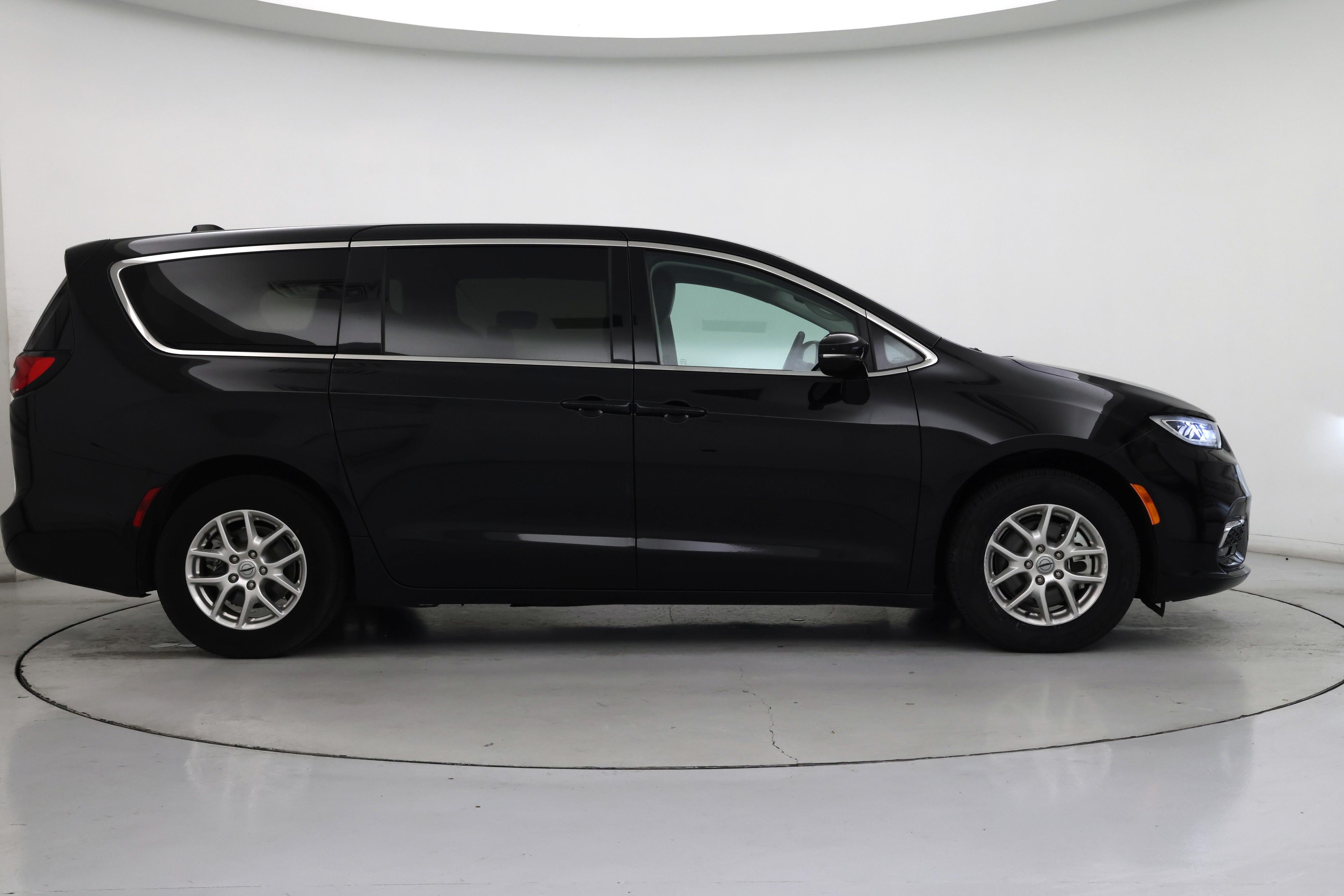Thumbnail: 2024 Chrysler Pacifica - 7