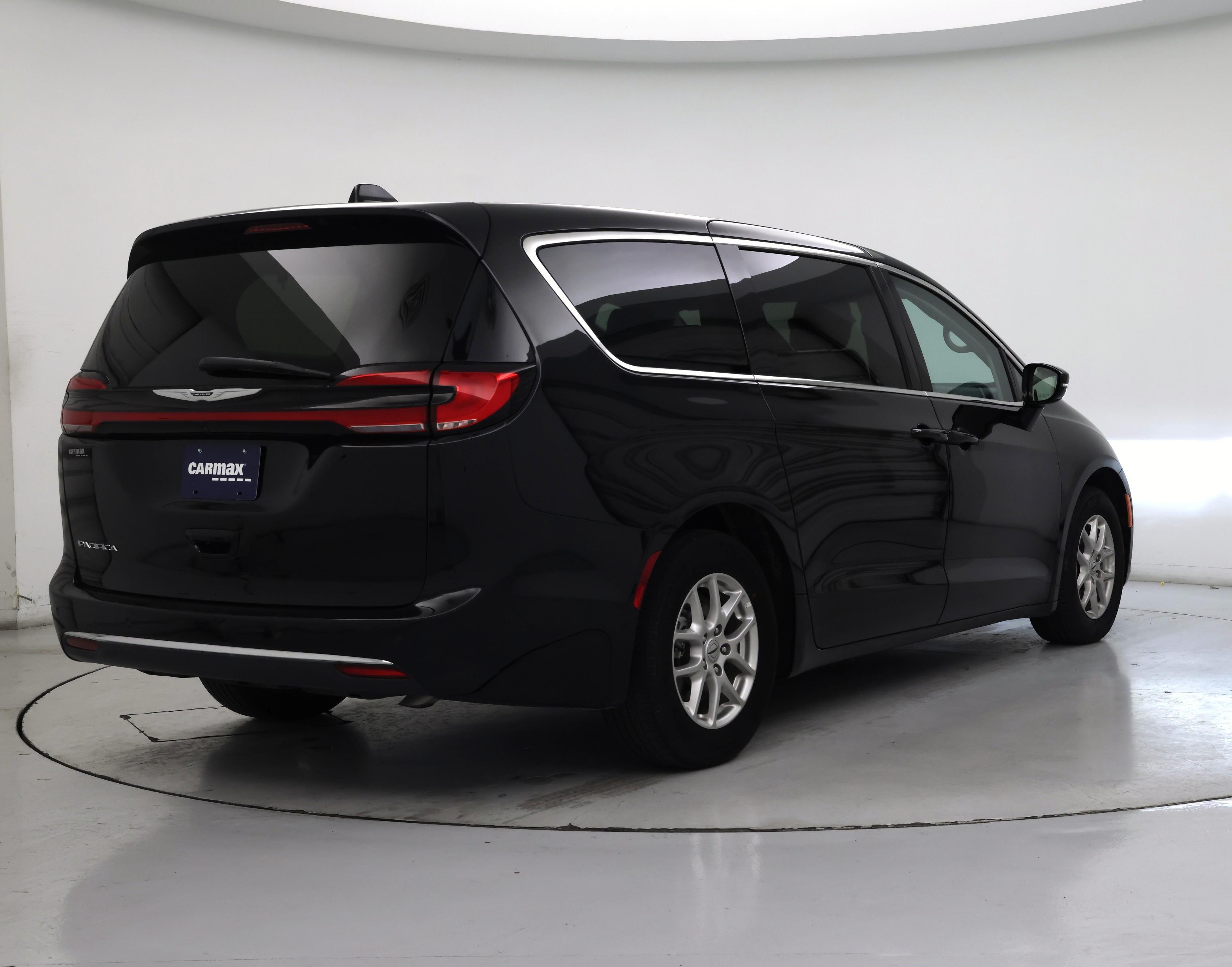 Thumbnail: 2024 Chrysler Pacifica - 8