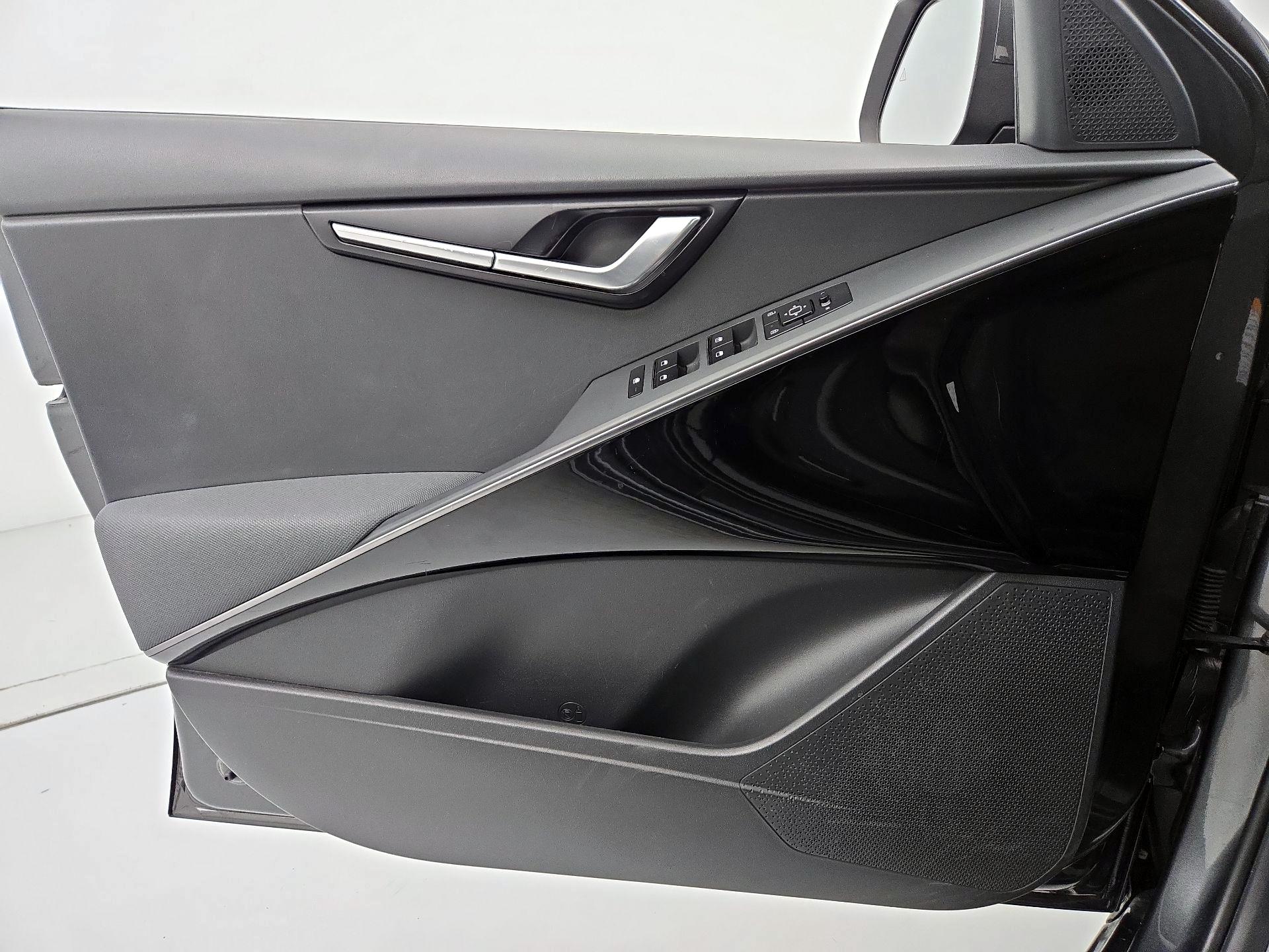 Thumbnail: 2023 Kia Niro - 12