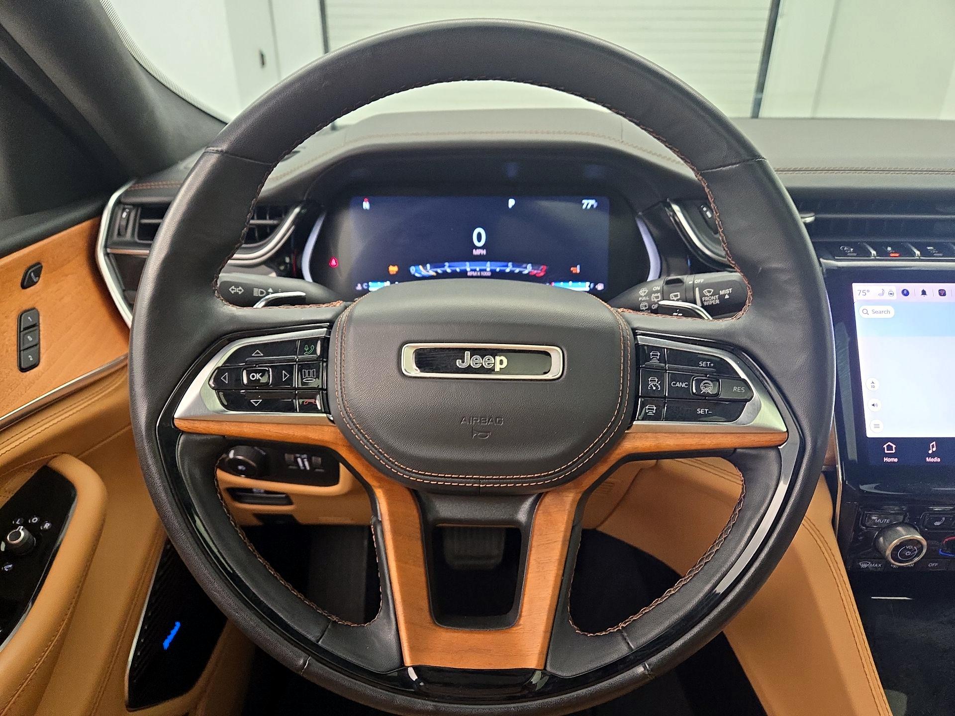 Thumbnail: 2023 Jeep Grand Cherokee - 10