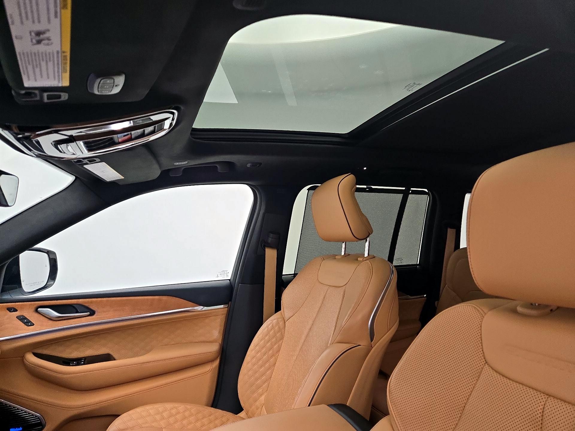 Thumbnail: 2023 Jeep Grand Cherokee - 20