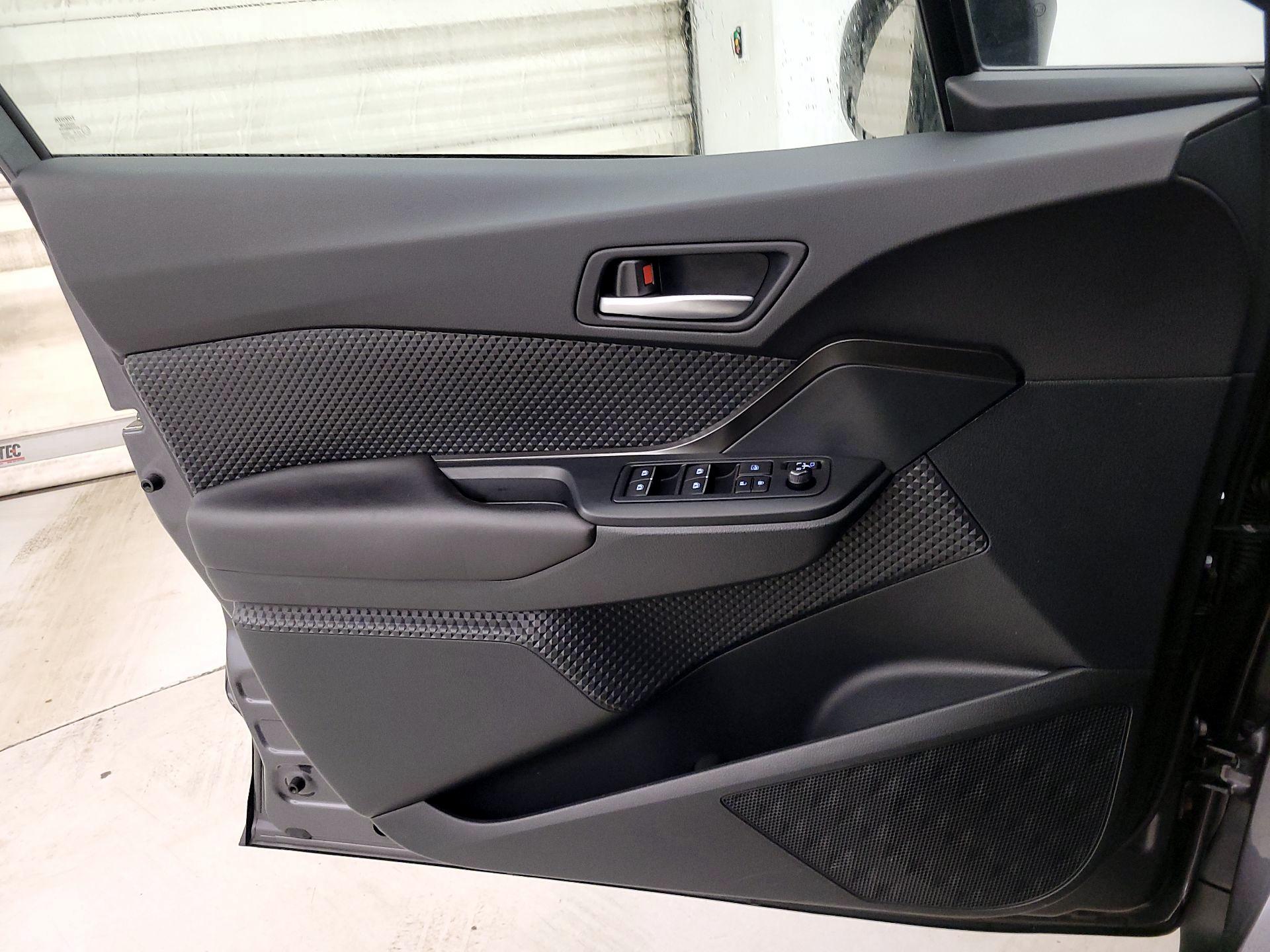 Thumbnail: 2018 Toyota C-HR - 12