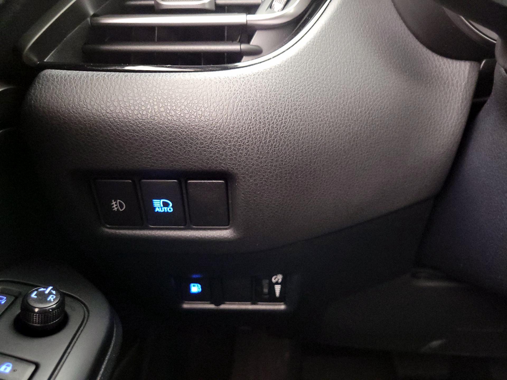 Thumbnail: 2018 Toyota C-HR - 13