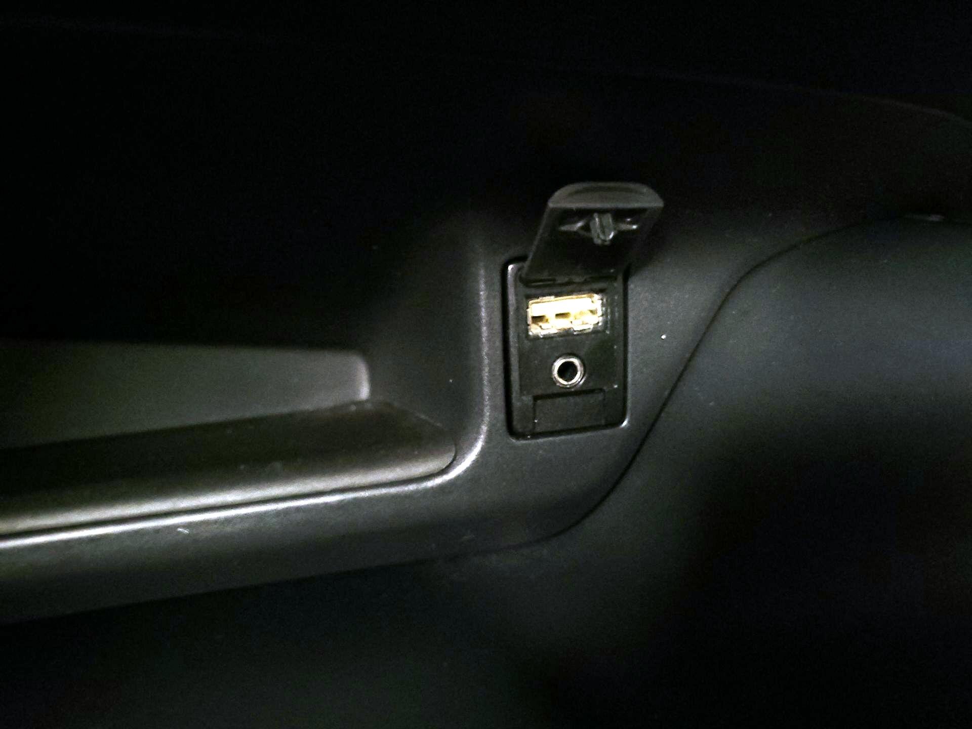 Thumbnail: 2018 Toyota C-HR - 18