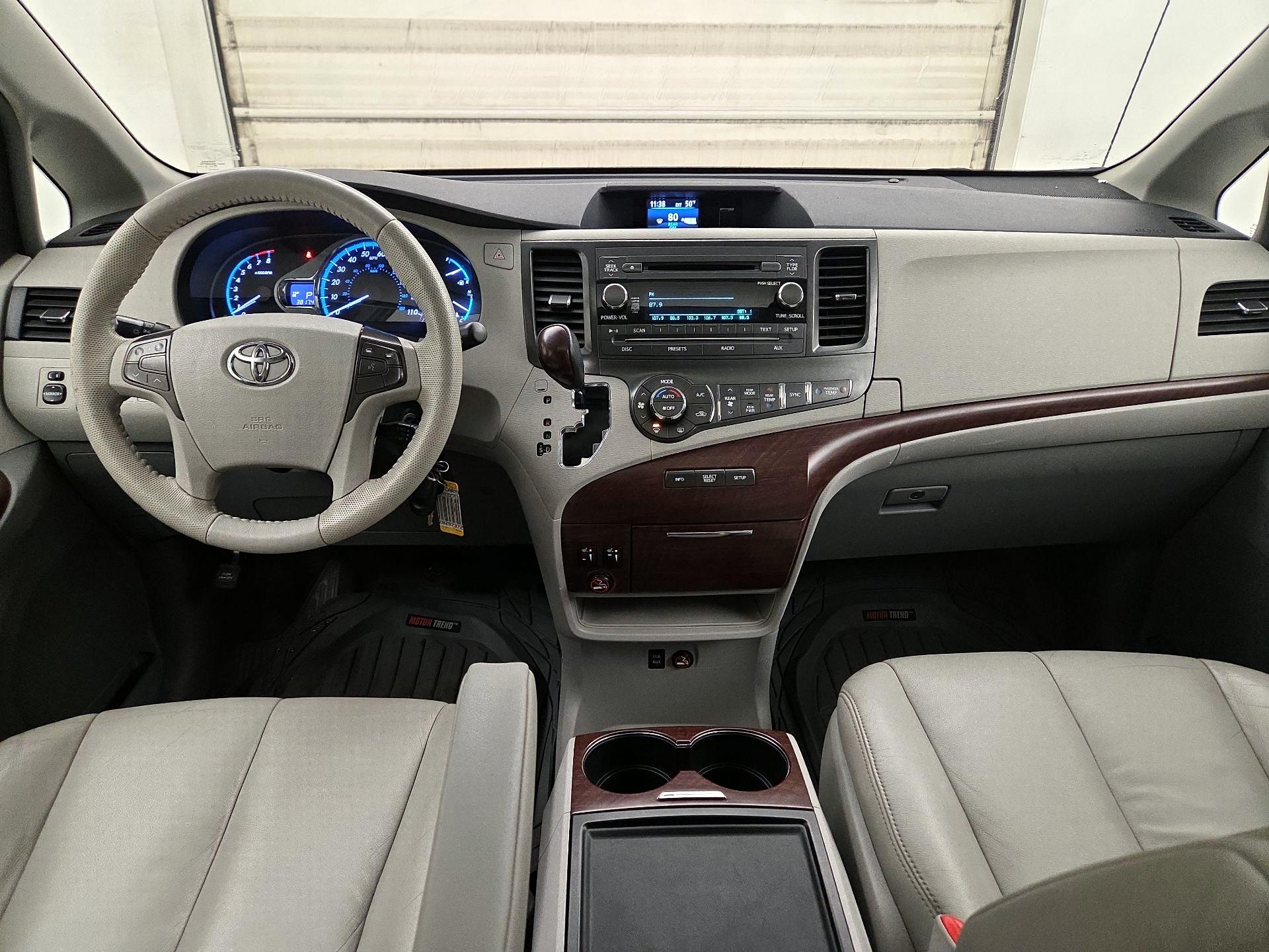 Thumbnail: 2014 Toyota Sienna - 9