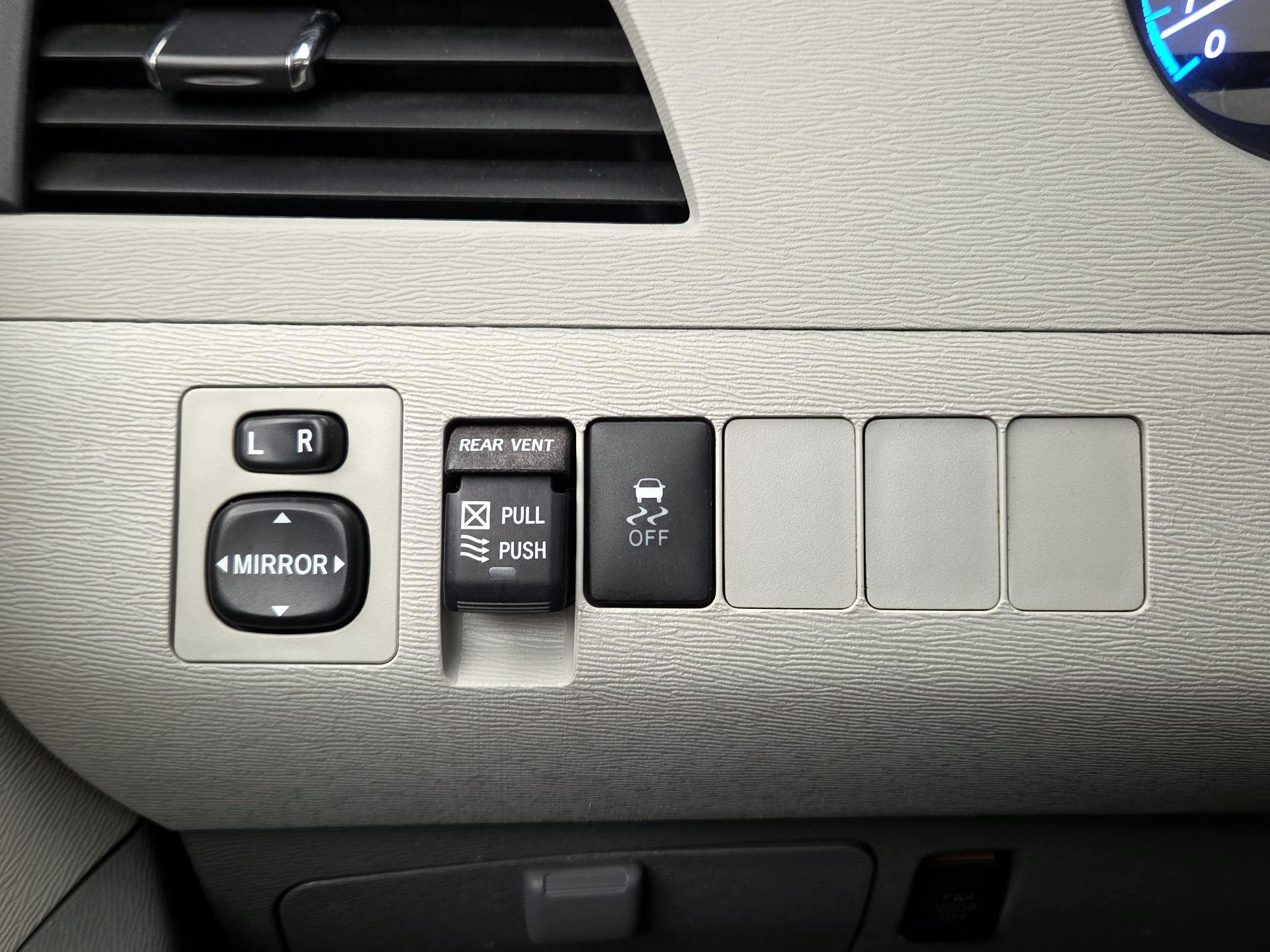 Thumbnail: 2014 Toyota Sienna - 13