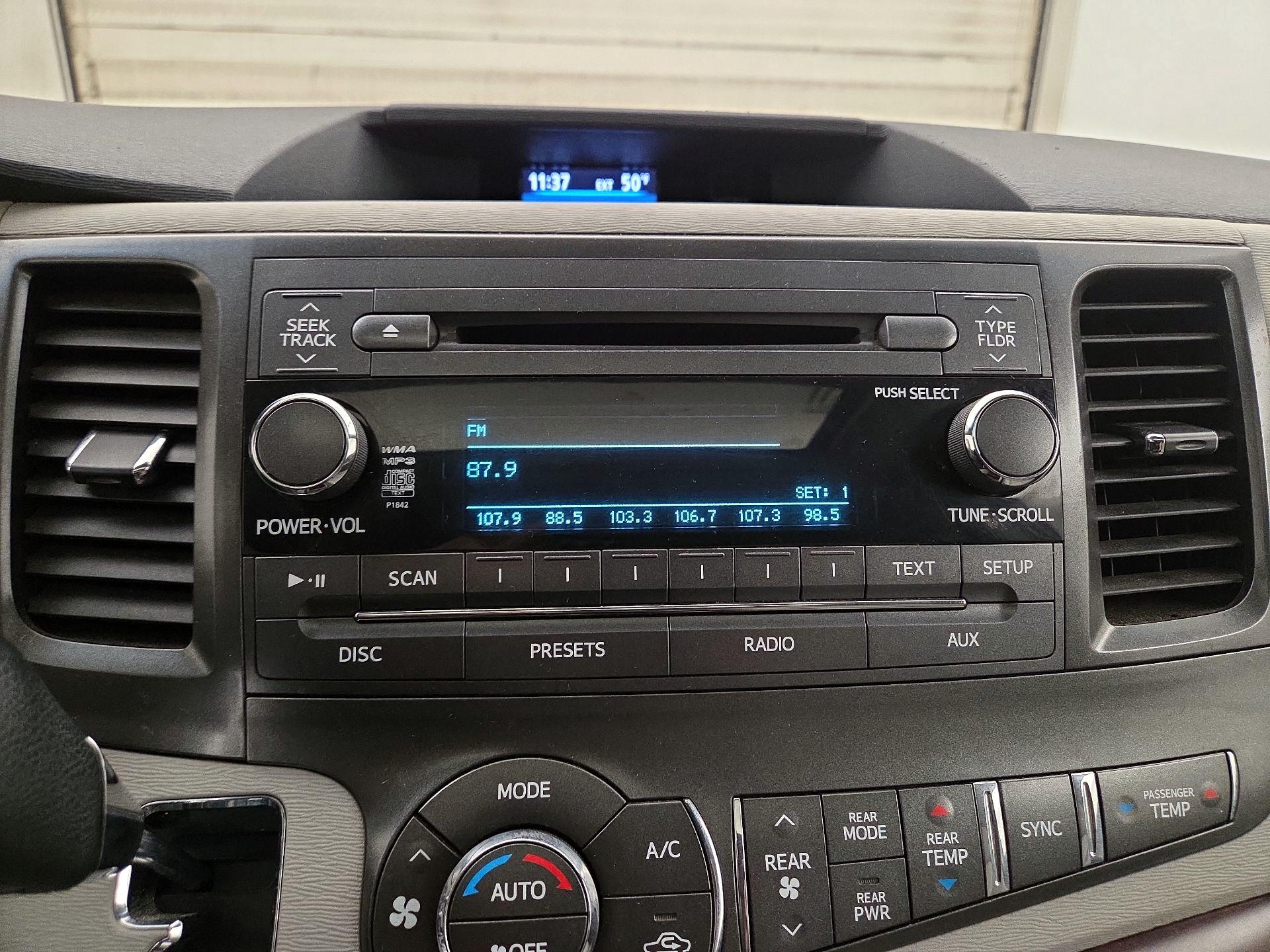 Thumbnail: 2014 Toyota Sienna - 15