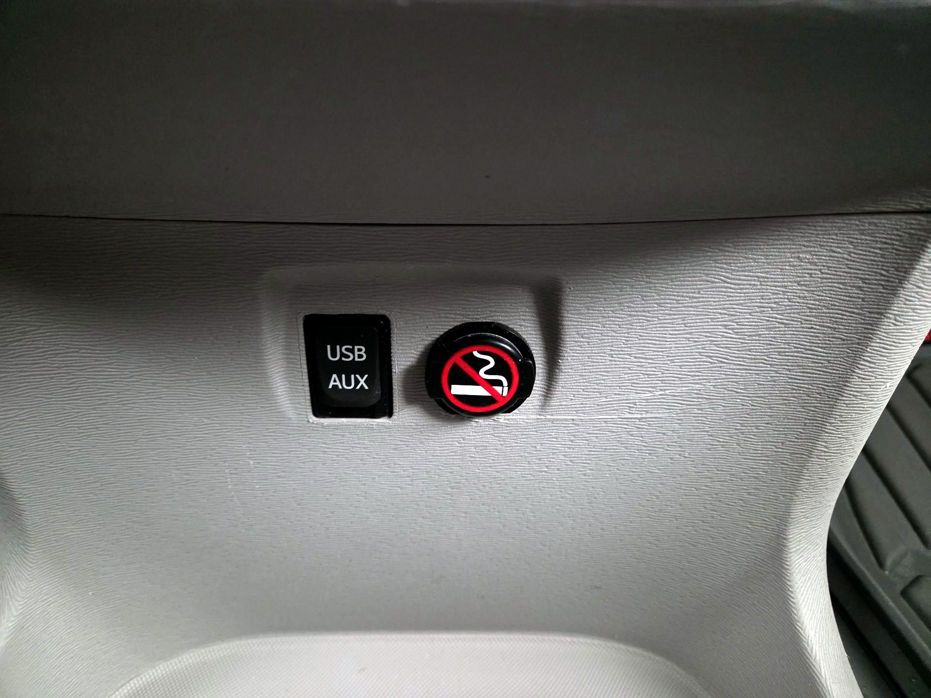 Thumbnail: 2014 Toyota Sienna - 18