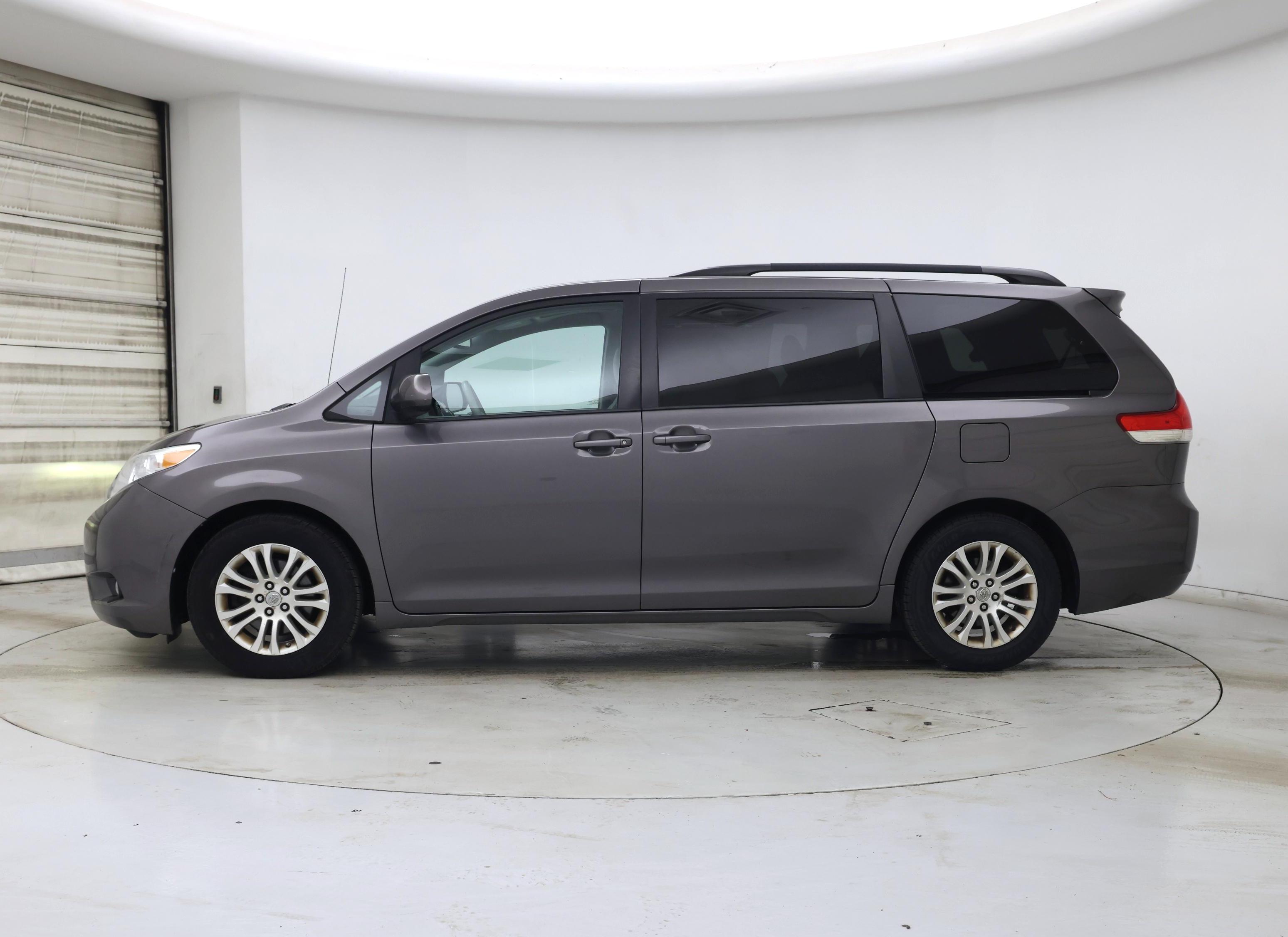 Thumbnail: 2014 Toyota Sienna - 3