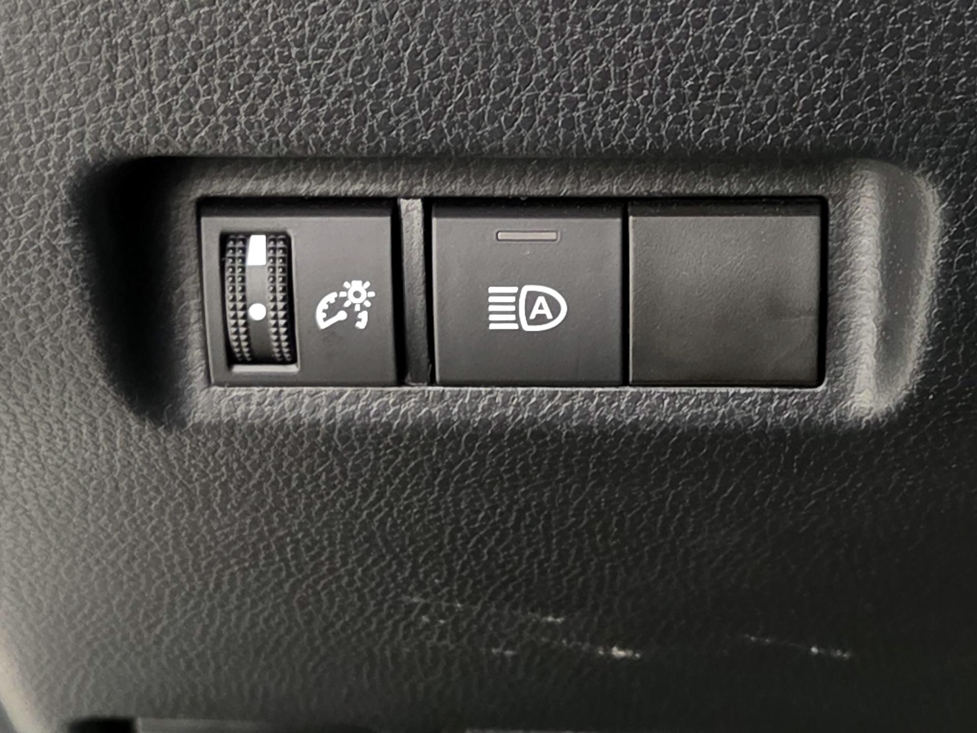 Thumbnail: 2022 Toyota RAV4 - 13