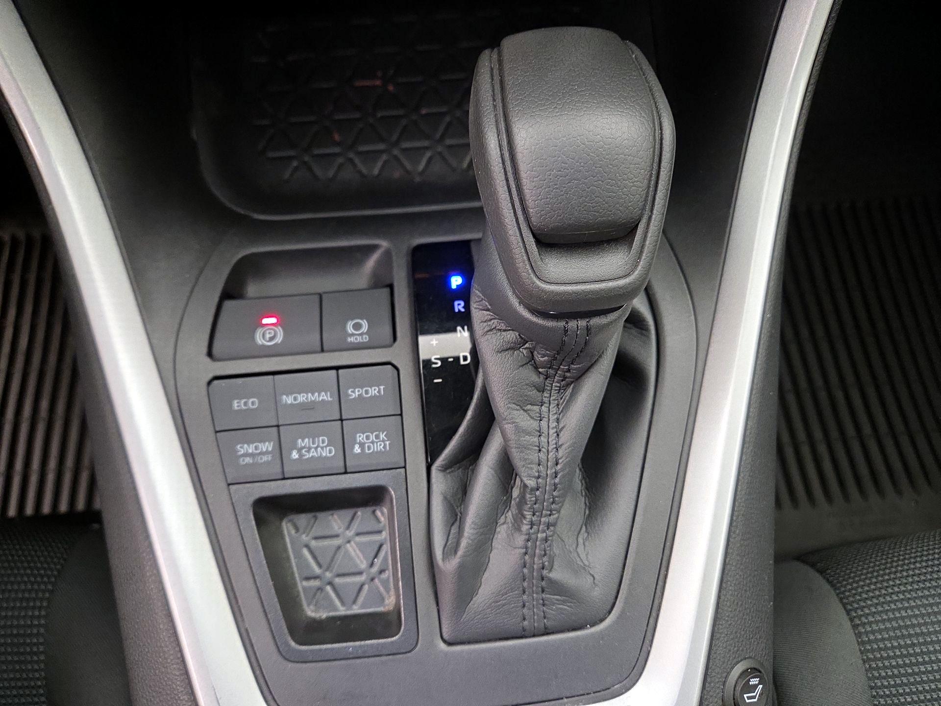 Thumbnail: 2022 Toyota RAV4 - 17