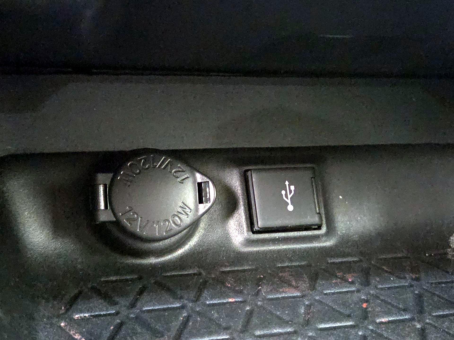 Thumbnail: 2022 Toyota RAV4 - 18