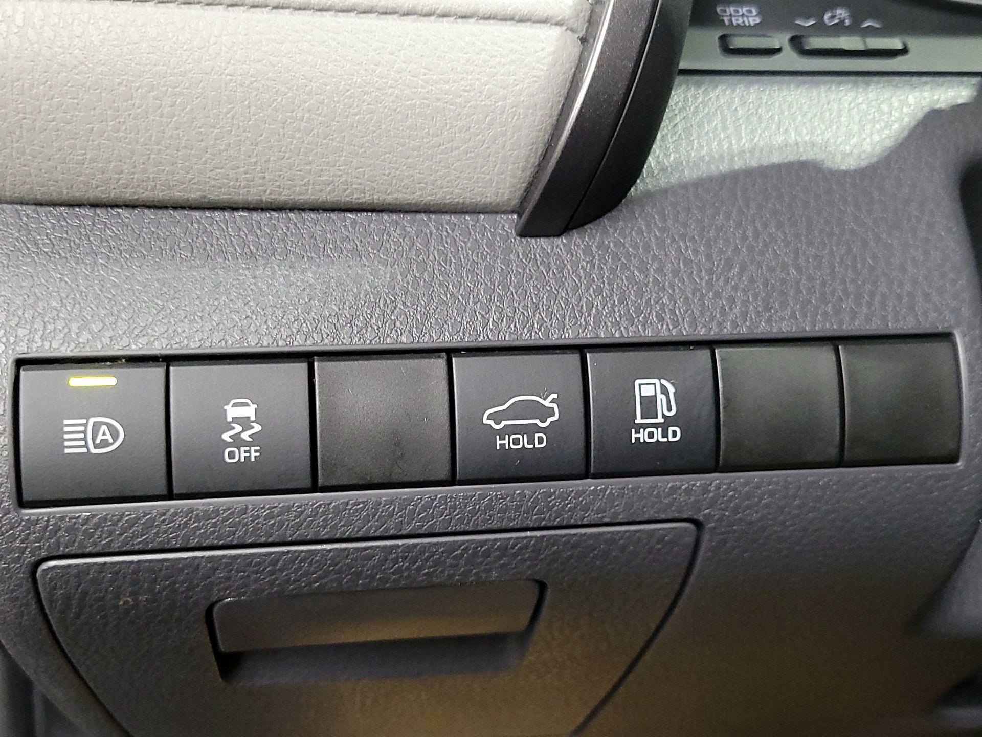 Thumbnail: 2021 Toyota Camry - 13