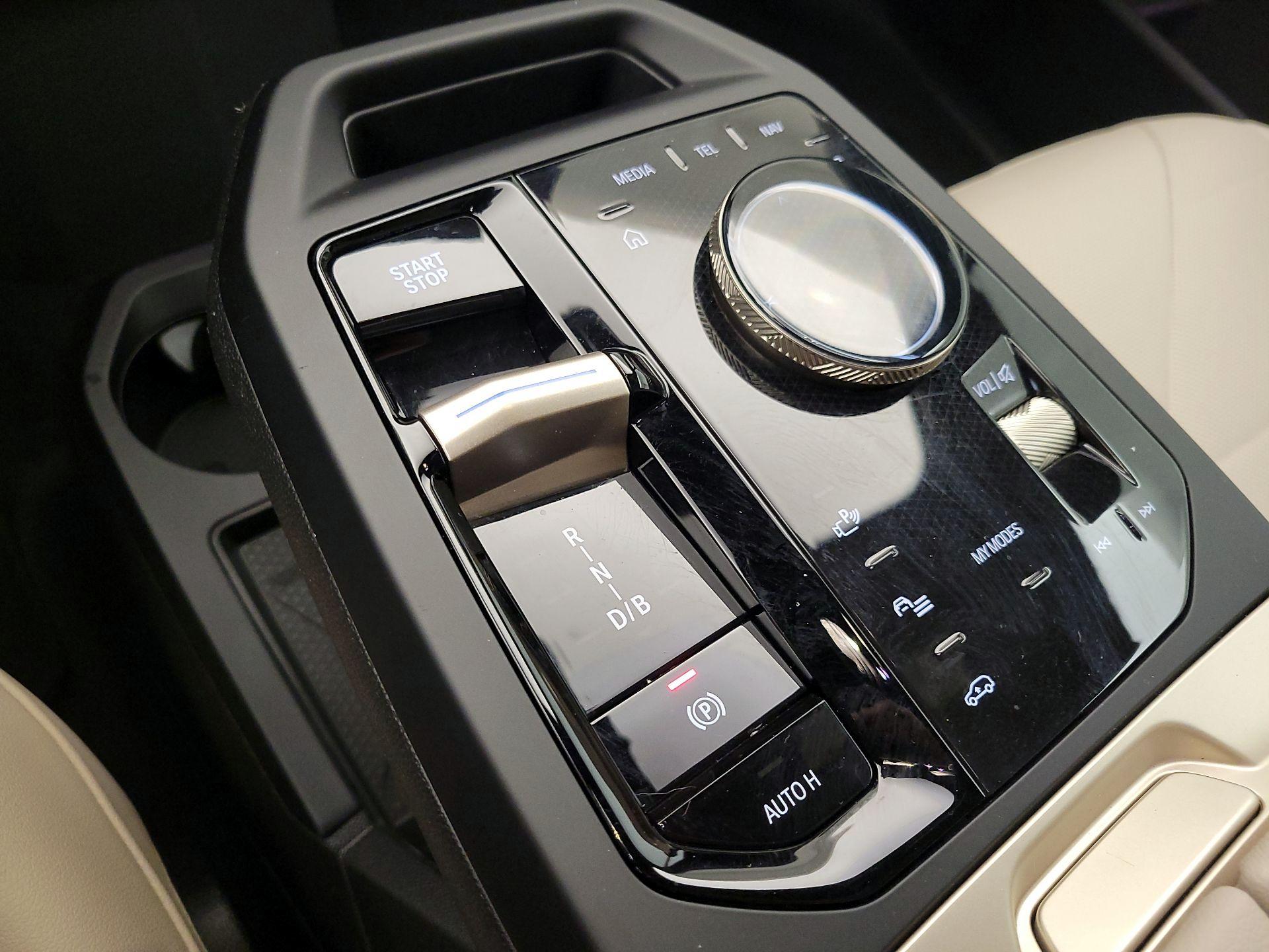 Thumbnail: 2022 BMW iX - 17