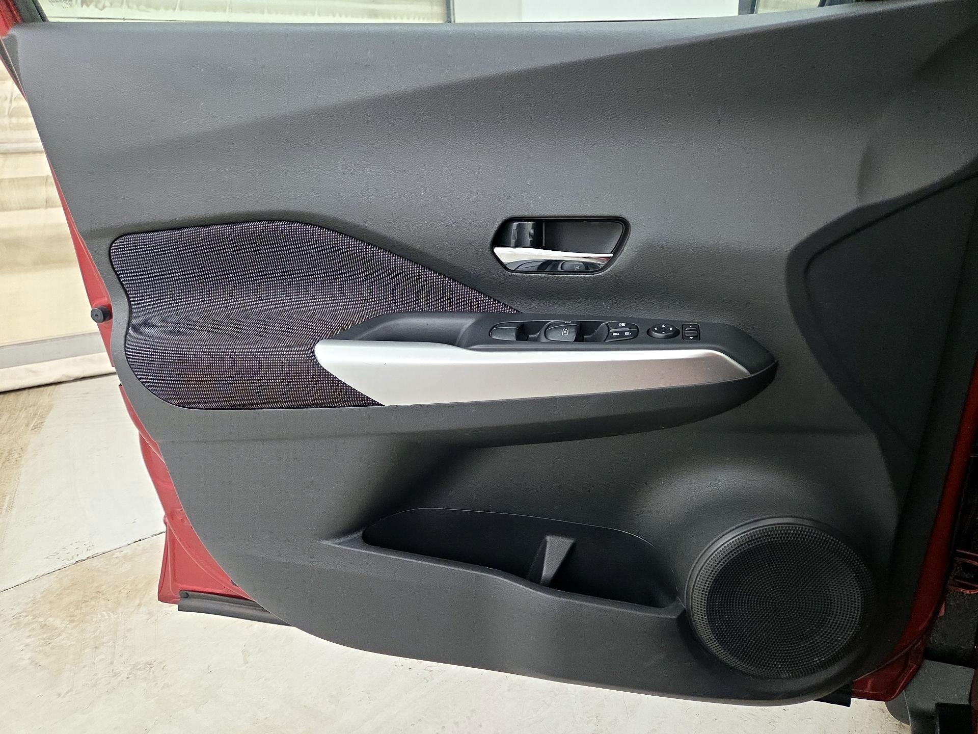 Thumbnail: 2019 Nissan Kicks - 12