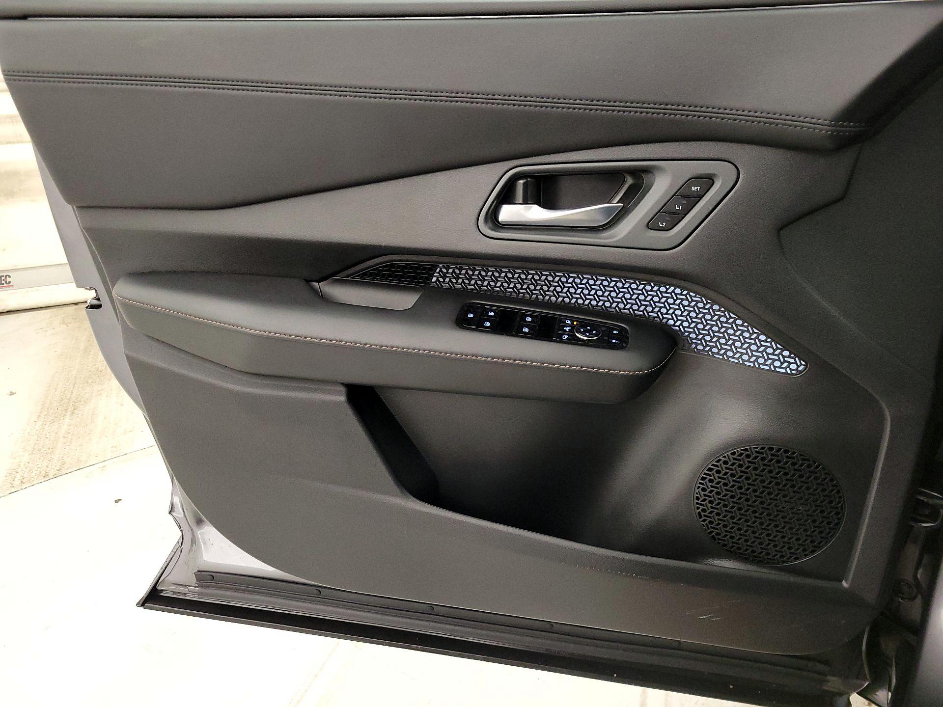 Thumbnail: 2025 Nissan Ariya - 12